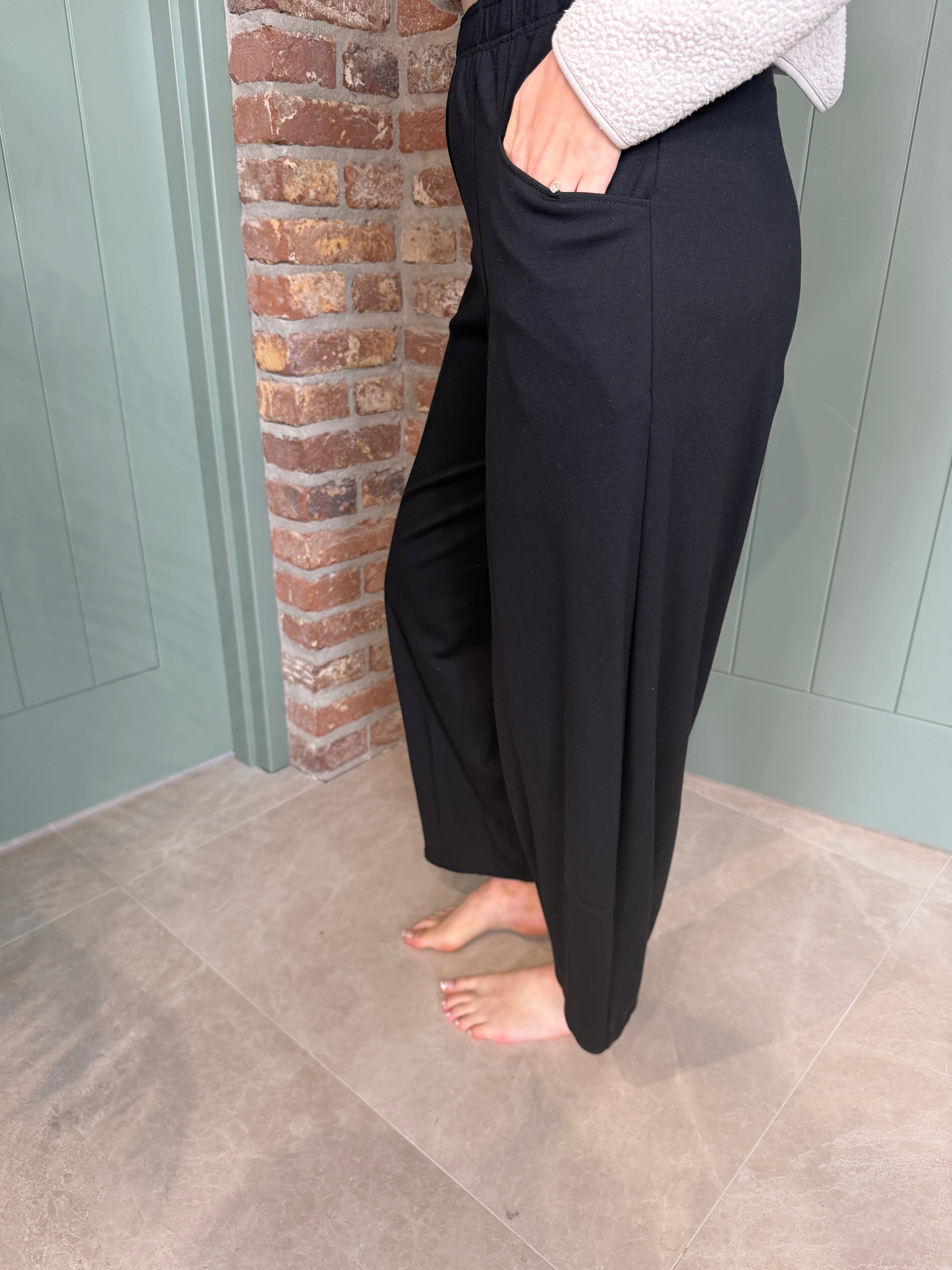 Noen Balloon Trousers In Black