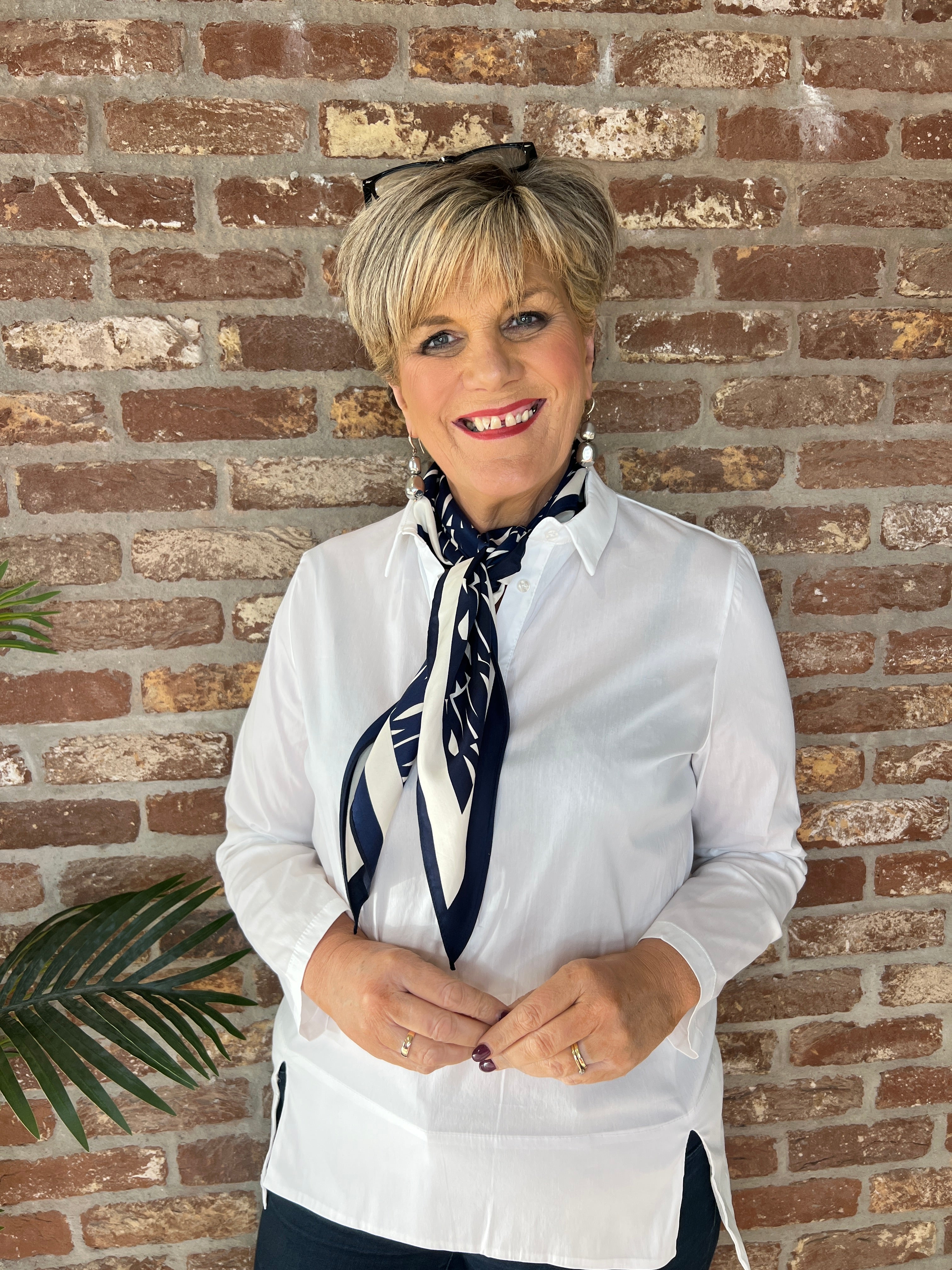 Pipa wording Neck Silk Scarf In navy & cream