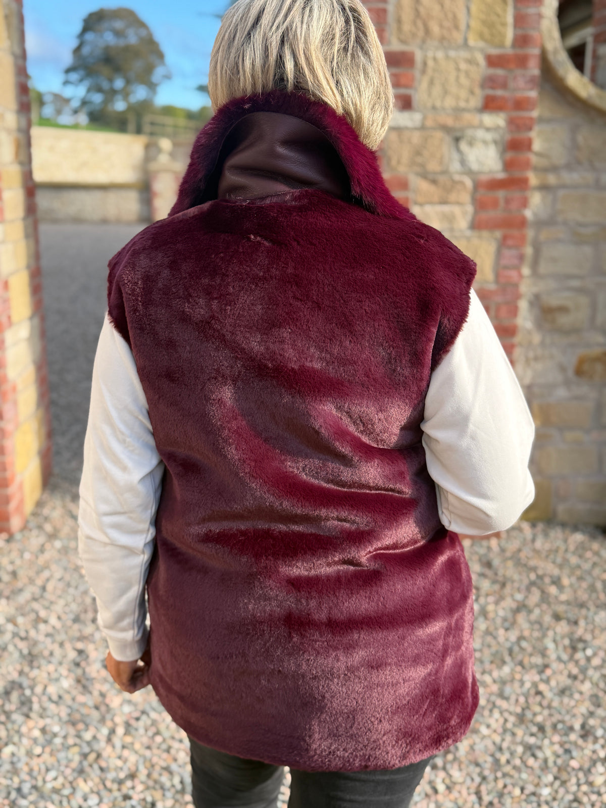 Velvet effect waistcoat in wine