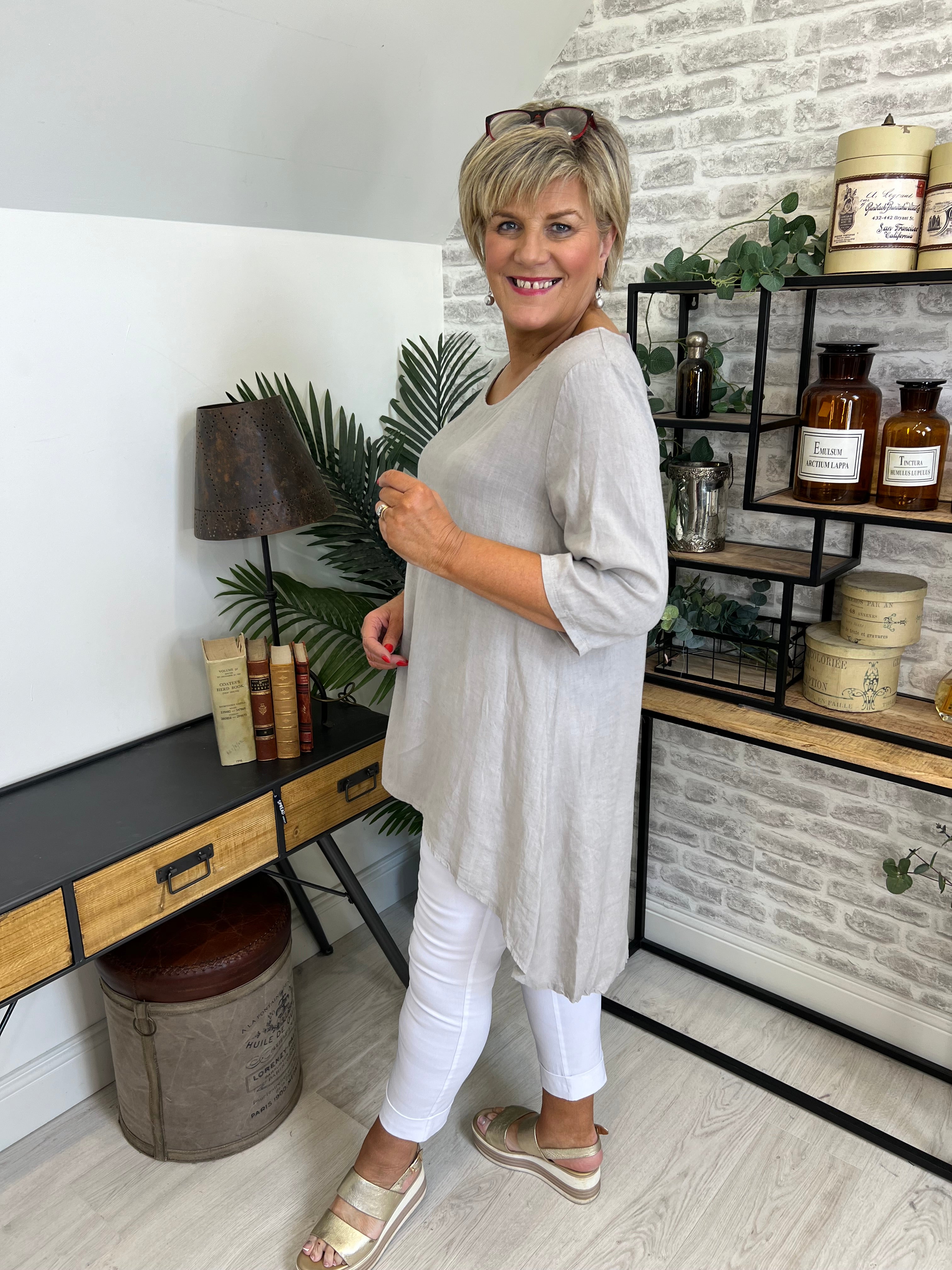 Deck By Decollage Linen Tunic In Taupe