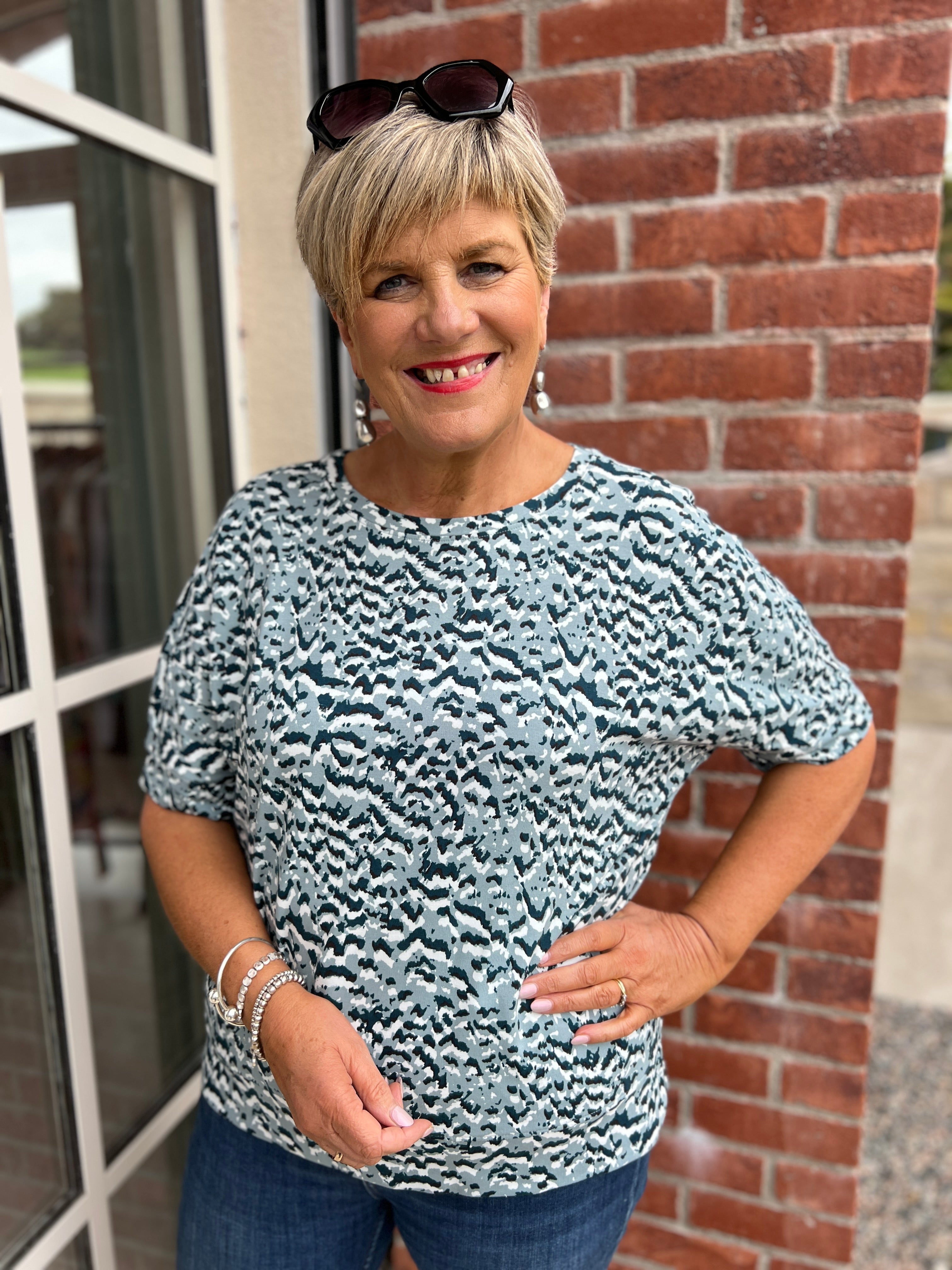 Street Patterned Top In Arona Blue