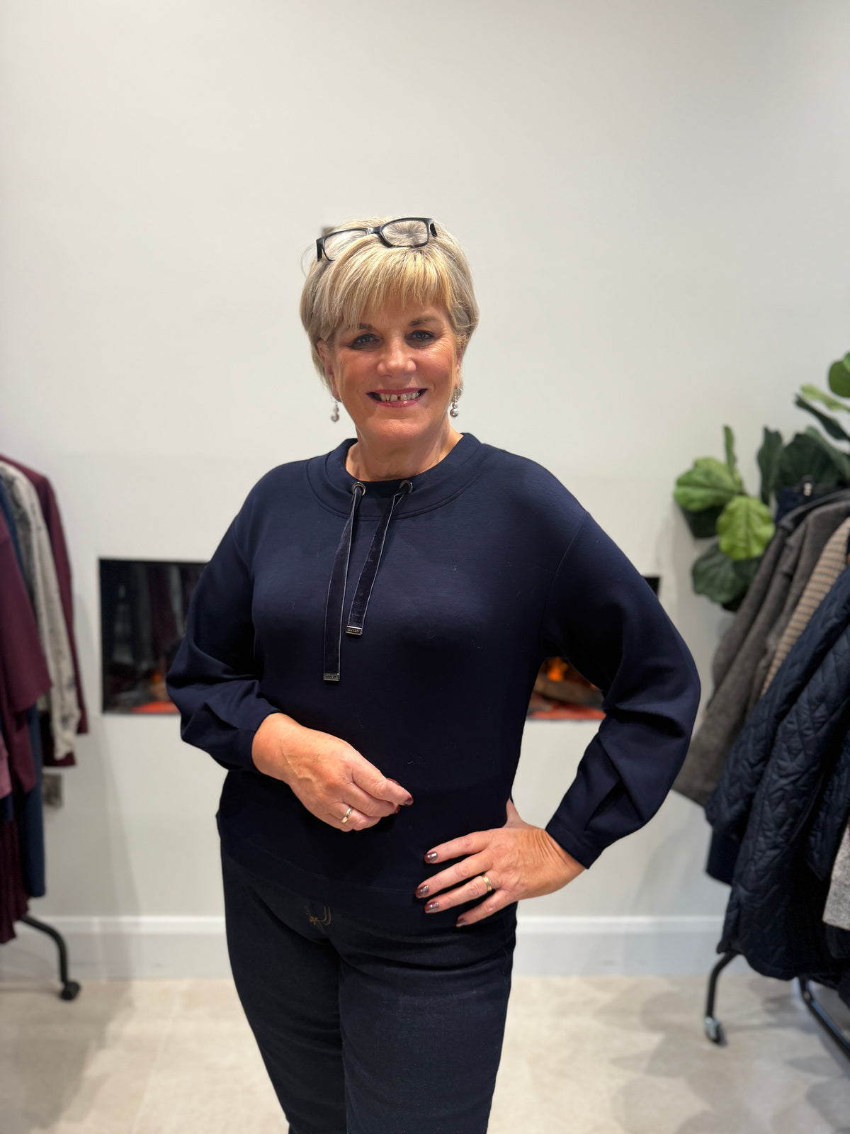 Sweatshirt with velvet drawstrings in navy