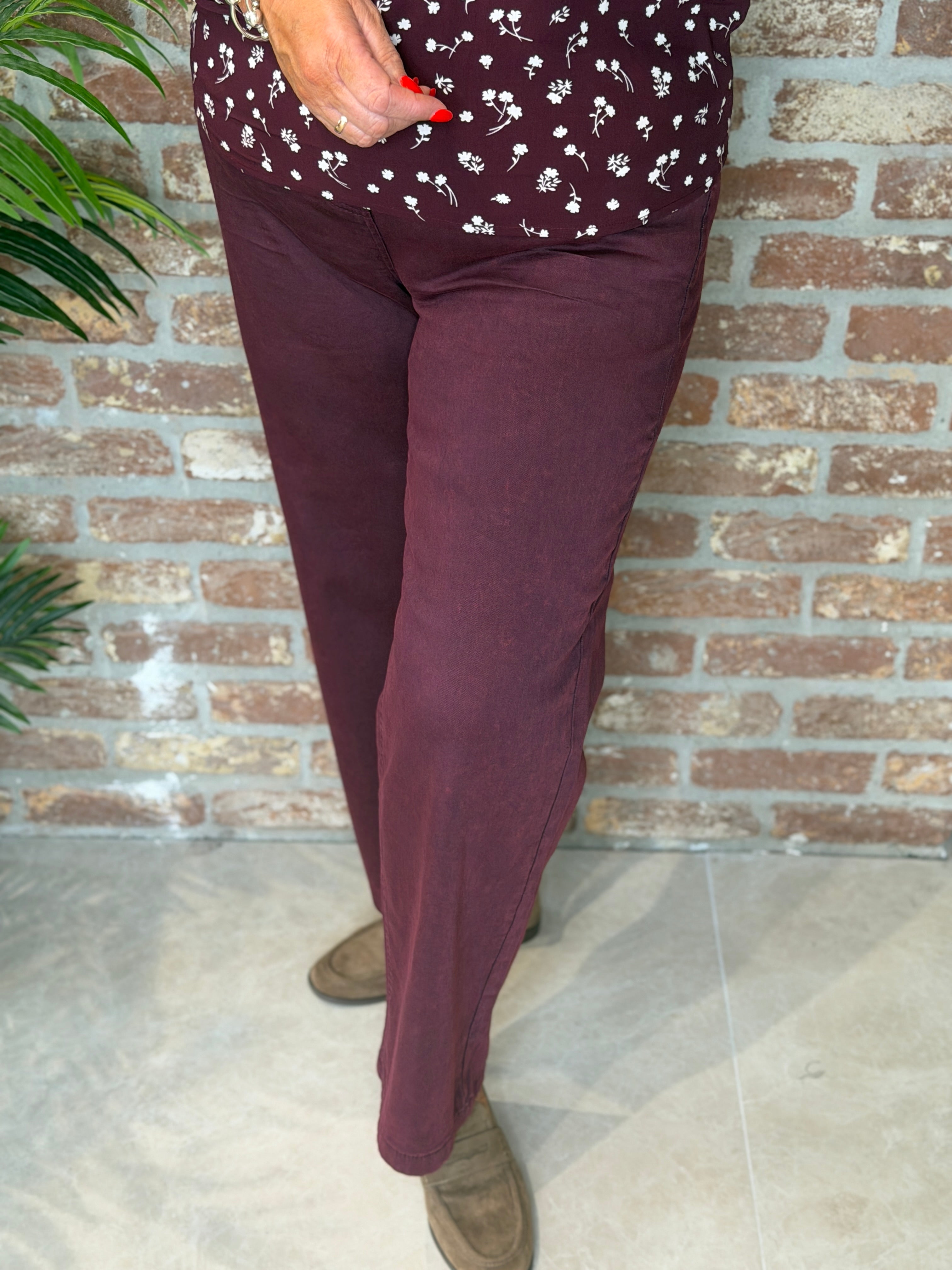 Neele Straight leg jeans In Red Wine