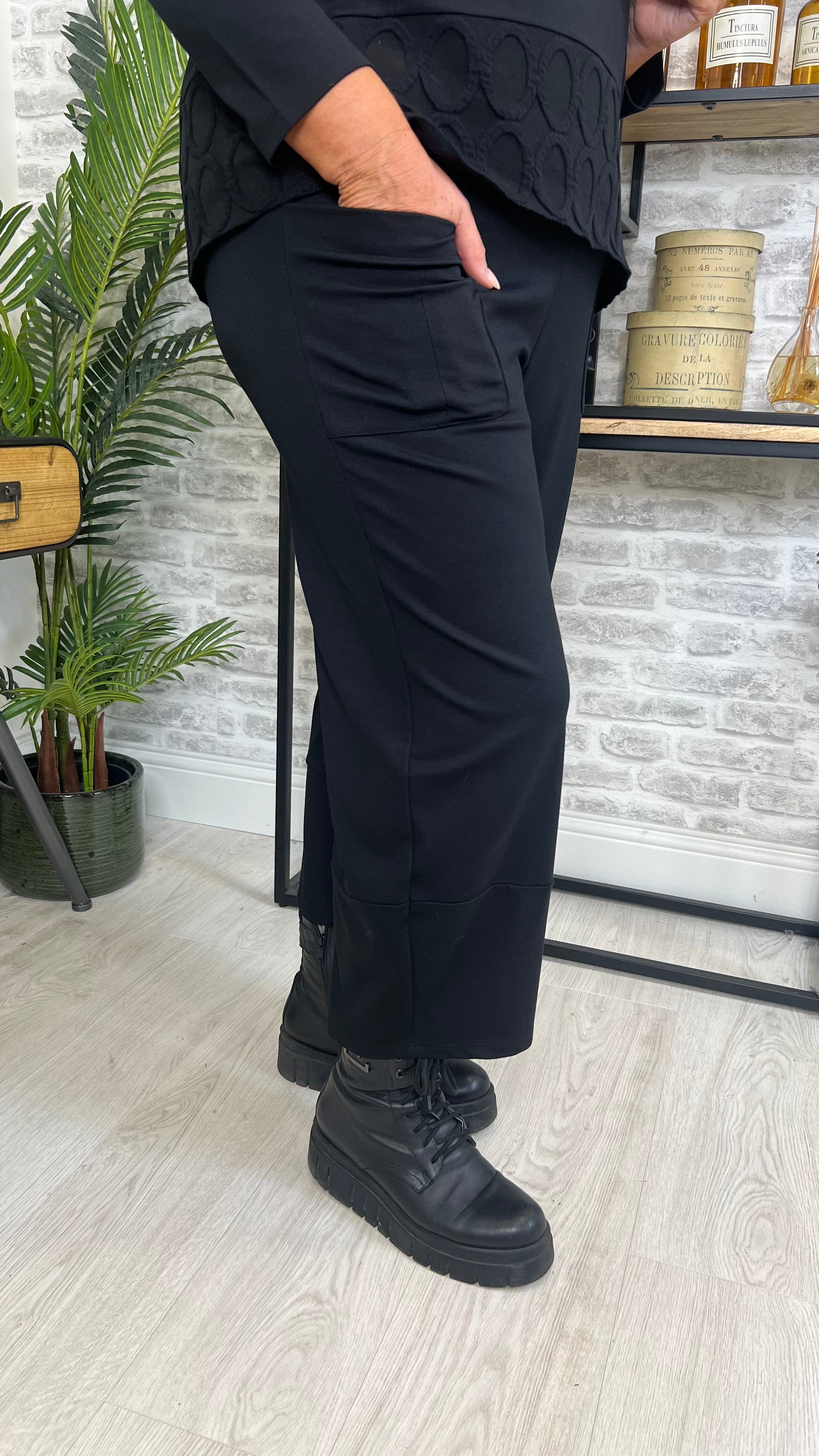 Peruzzi Slouch Trousers In Black
