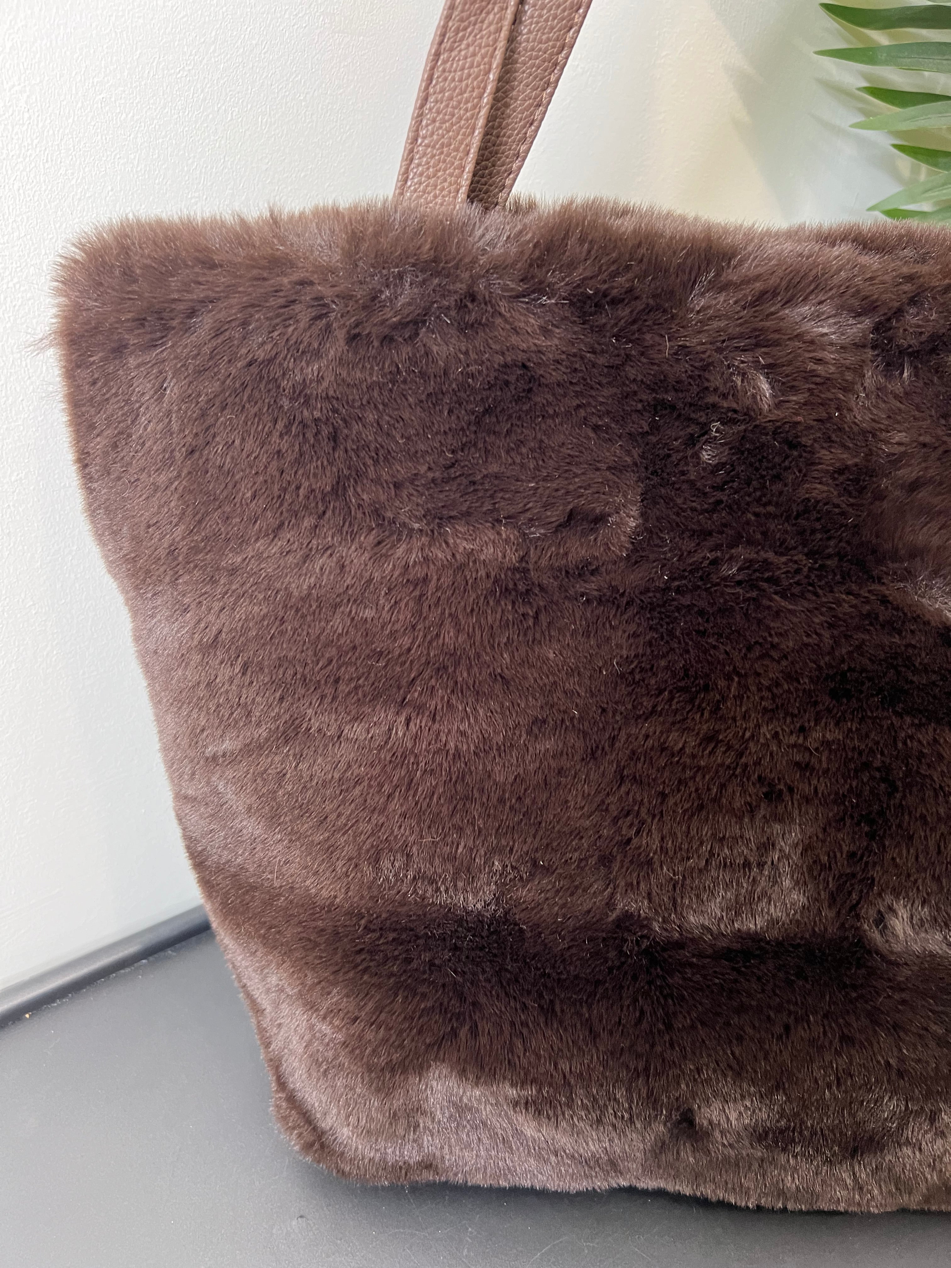 Olivia Tote Faux Fur Bag in Chocolate