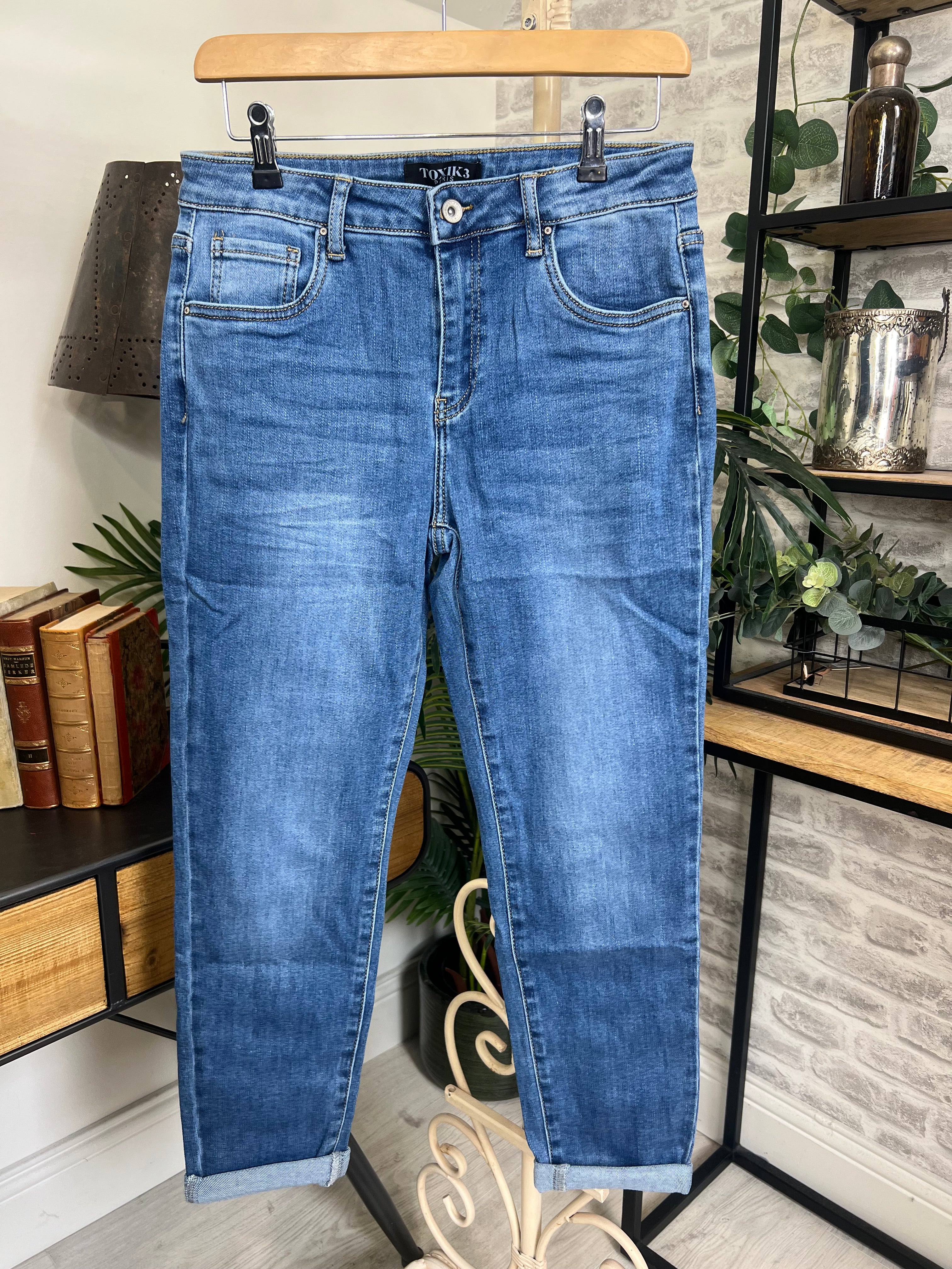 Toxik Highwaisted Boyfriend Jeans In Denim Wash
