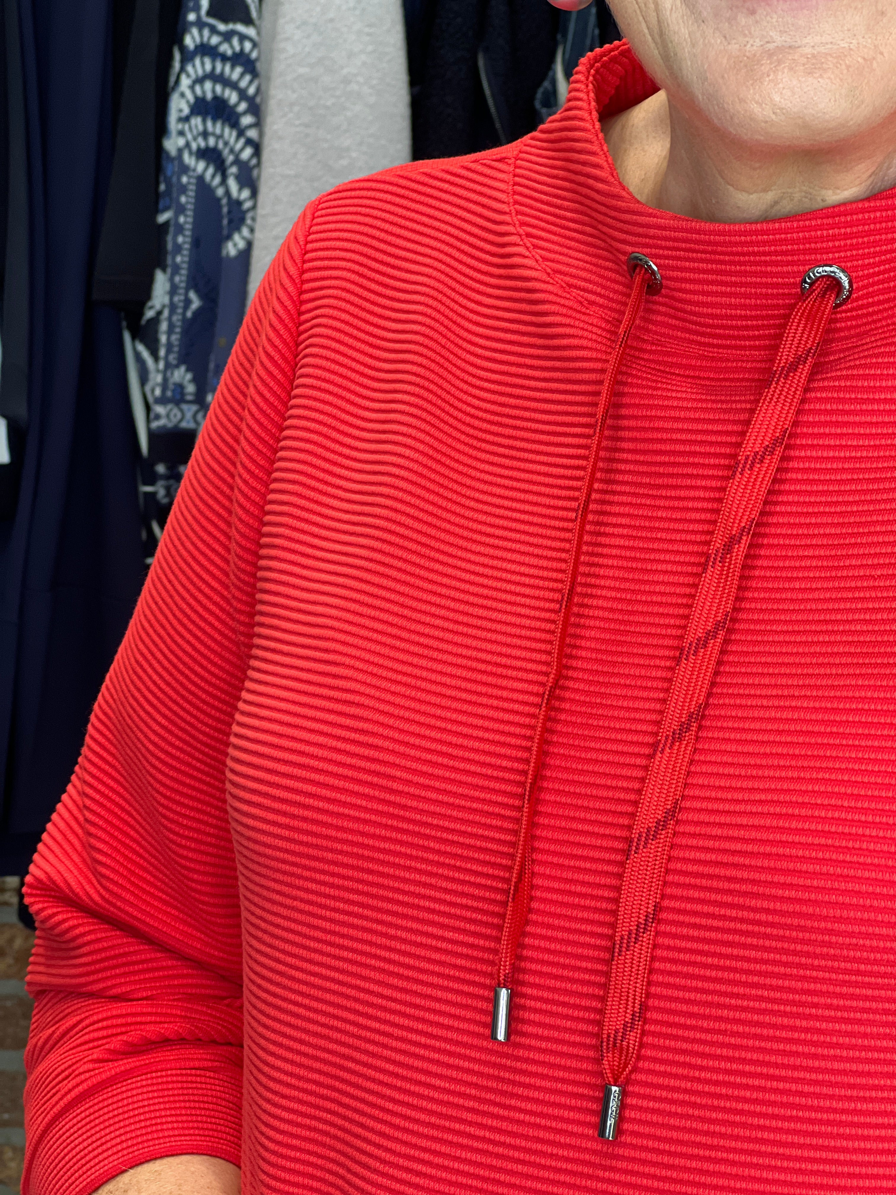 Cecil Ribbed Funnel Neck sweatshirt In Fiery Red