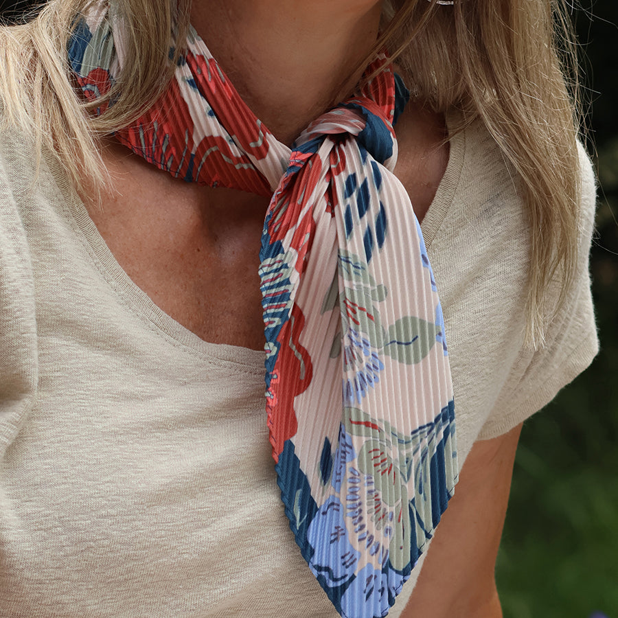 Pom floral Print Pleated Neck Scarf In Red & blue