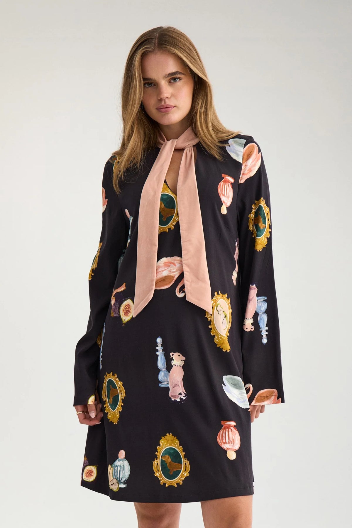 Nuofelia Short patterned dress in black