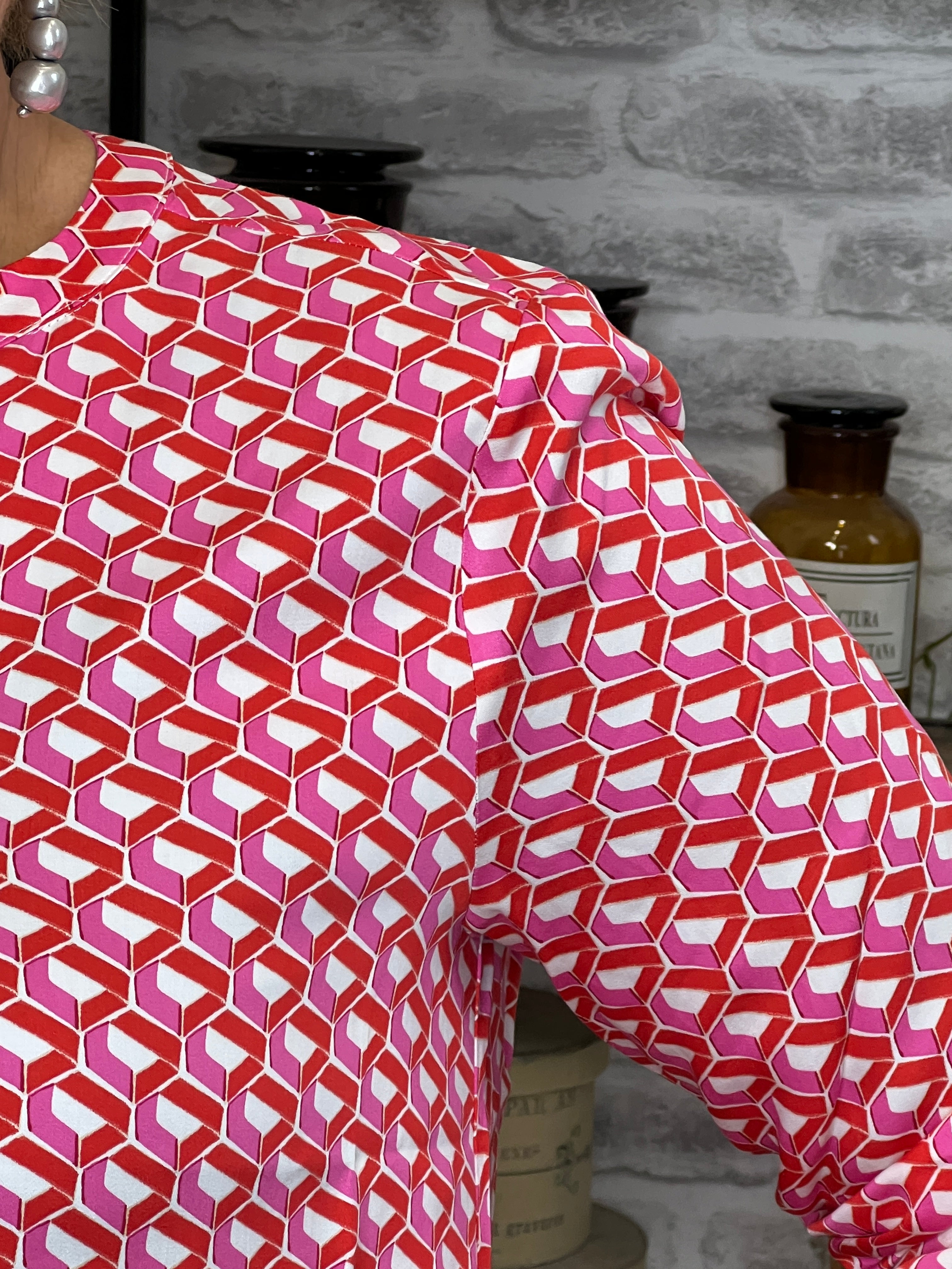 Milano Italy Blouse with v-neck In poppy print