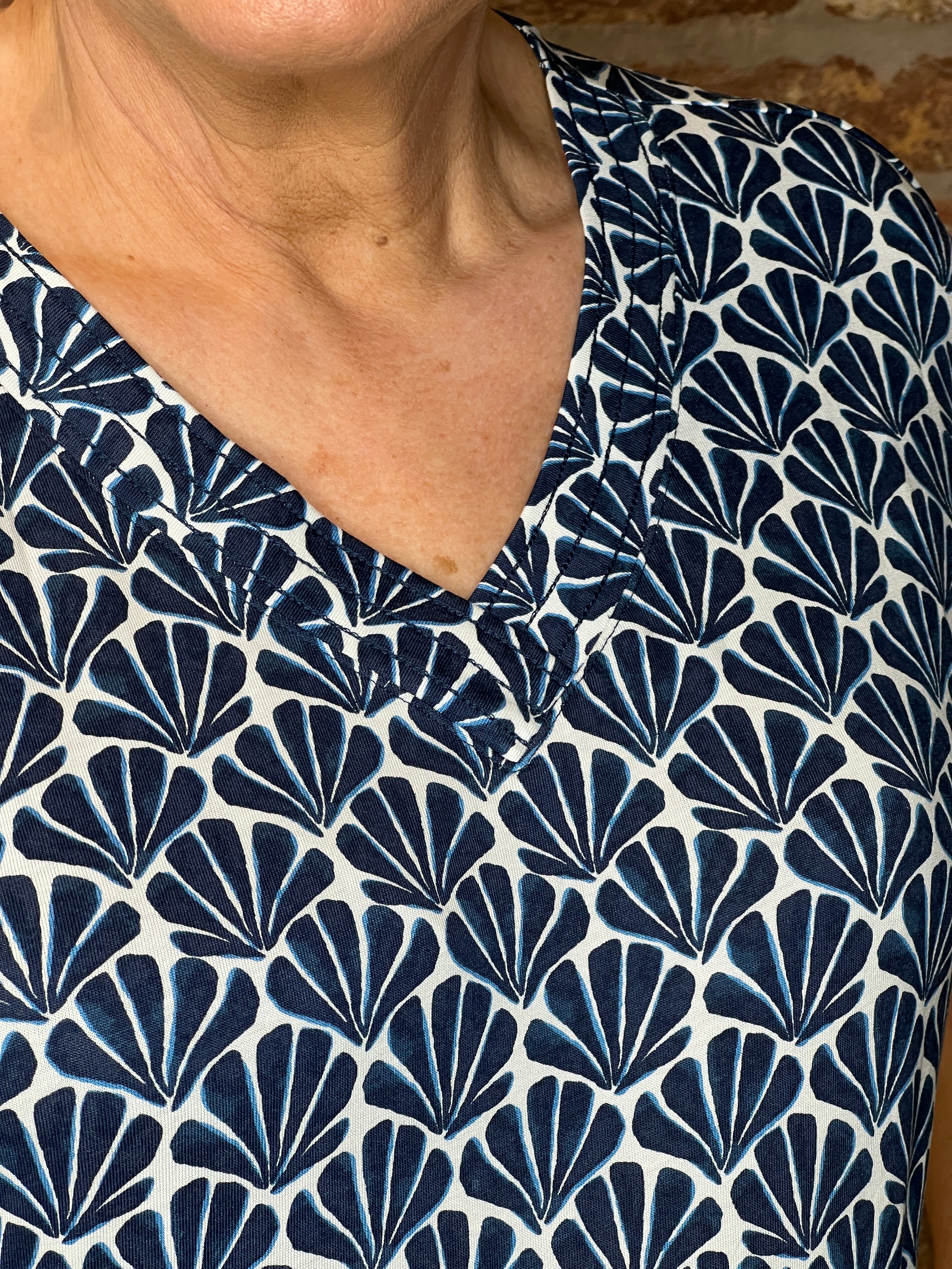 Cecil v-neck print top In Universal Blue