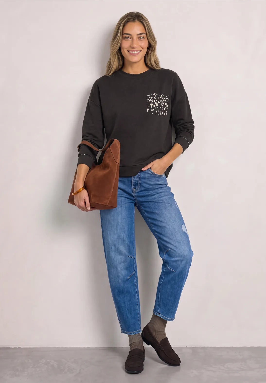 Sweatshirt with printed pocket in black coffee