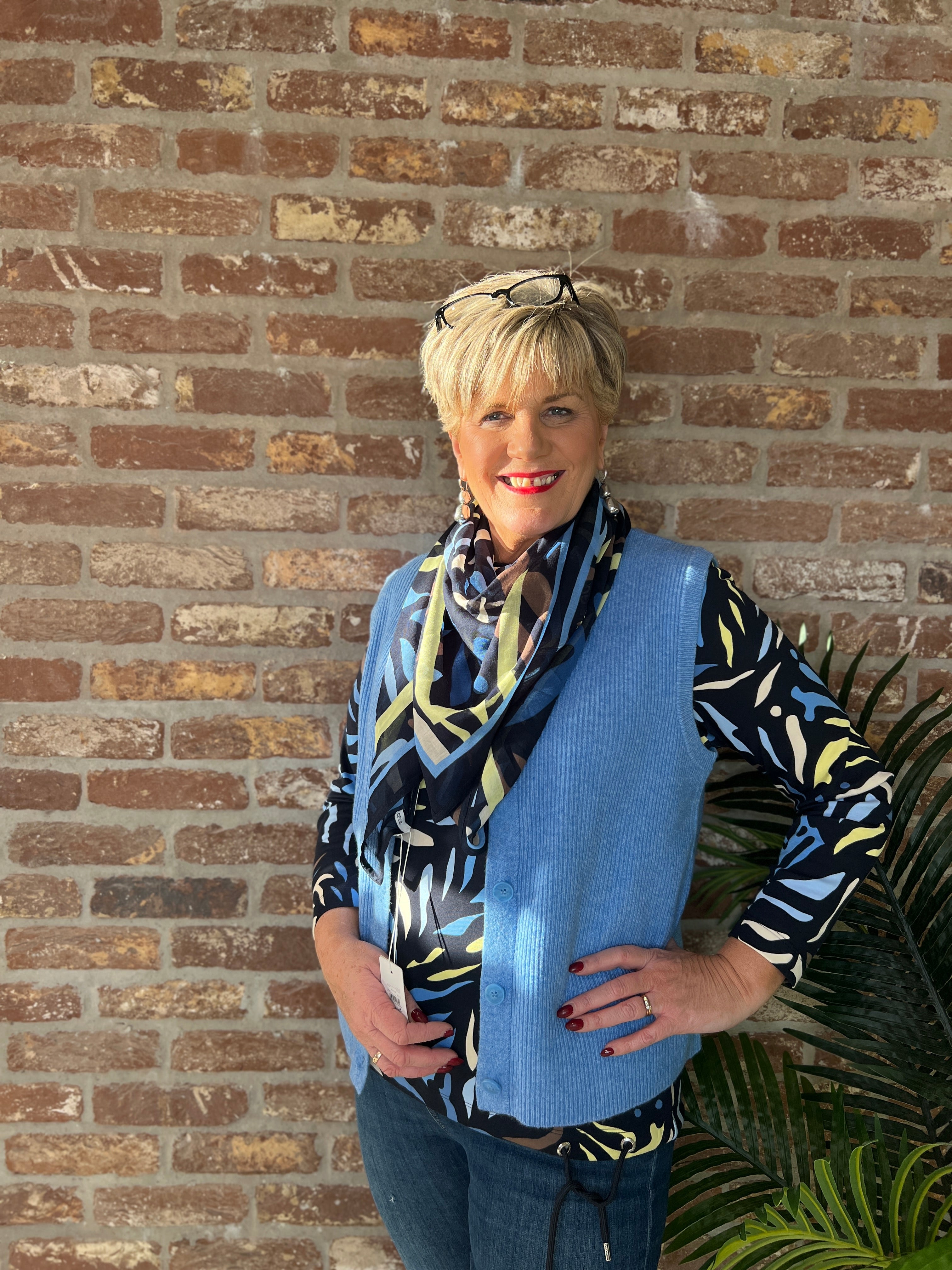 Cecil Rib Vest In Fountain Blue