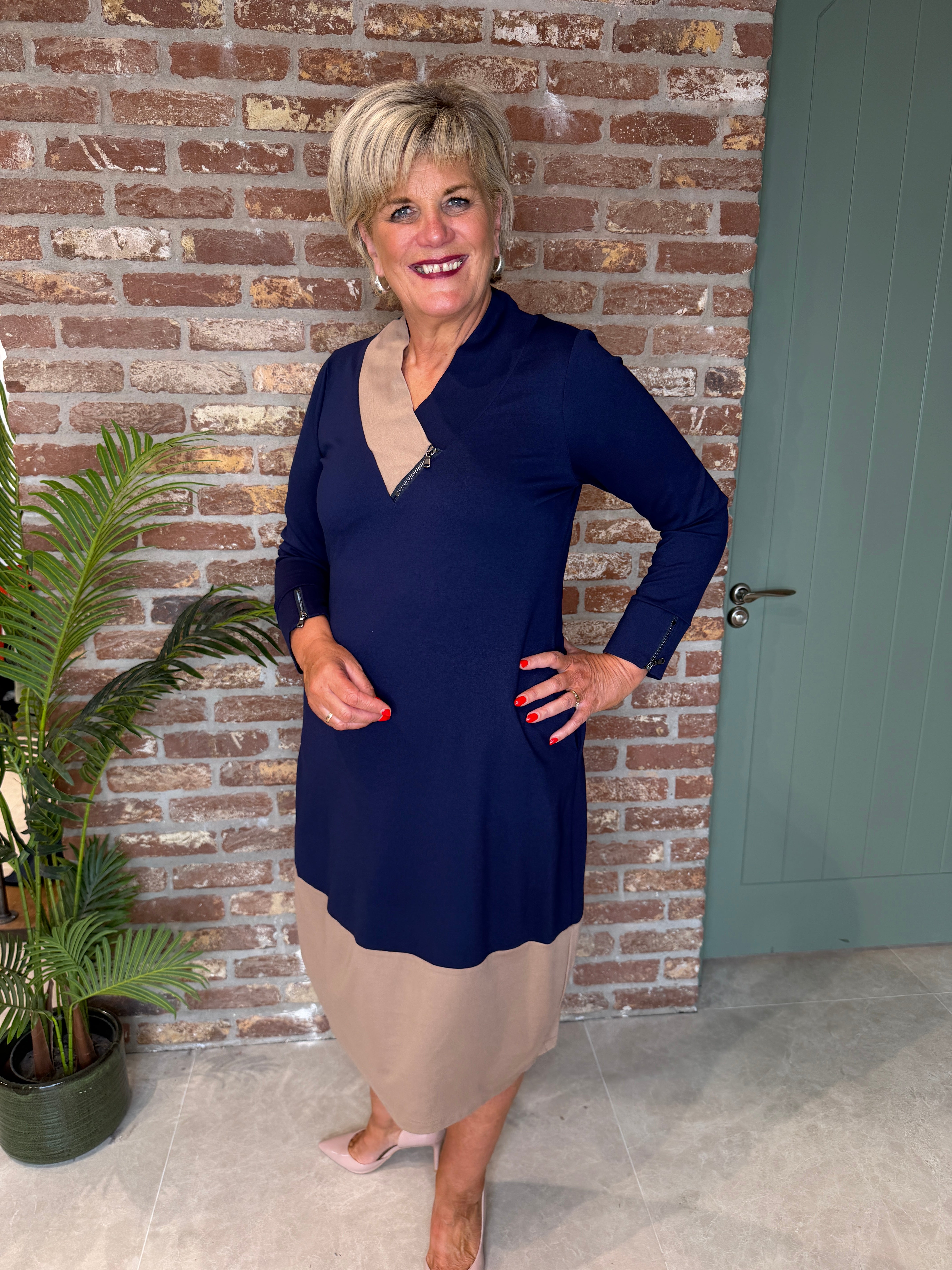 Peruzzi v-neck zip dress in navy & stone