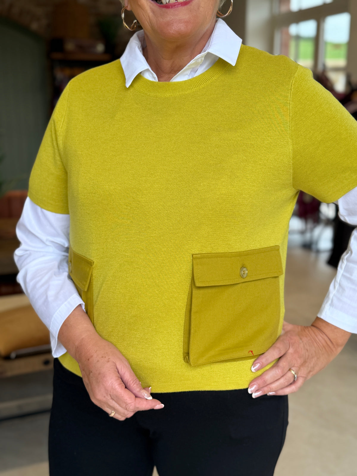 Two pocket knit in yellow