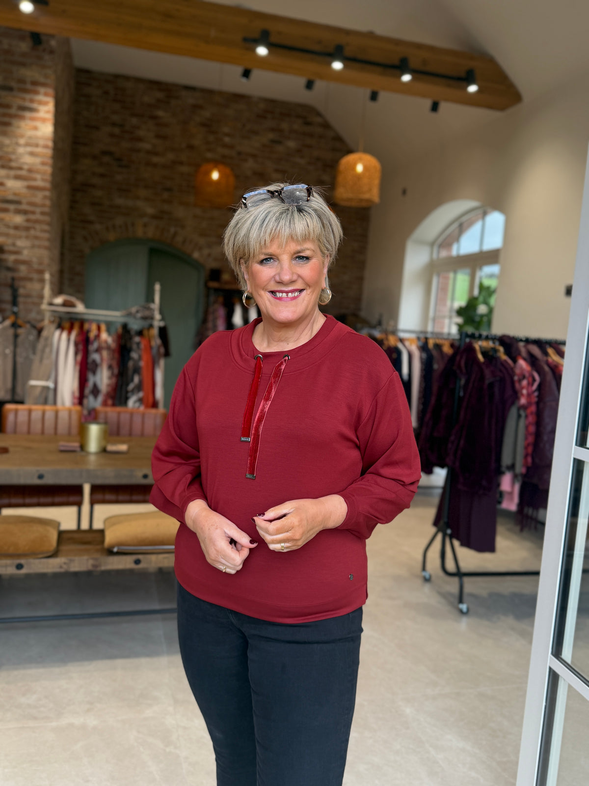 Sweatshirt with velvet drawstrings in autumn red