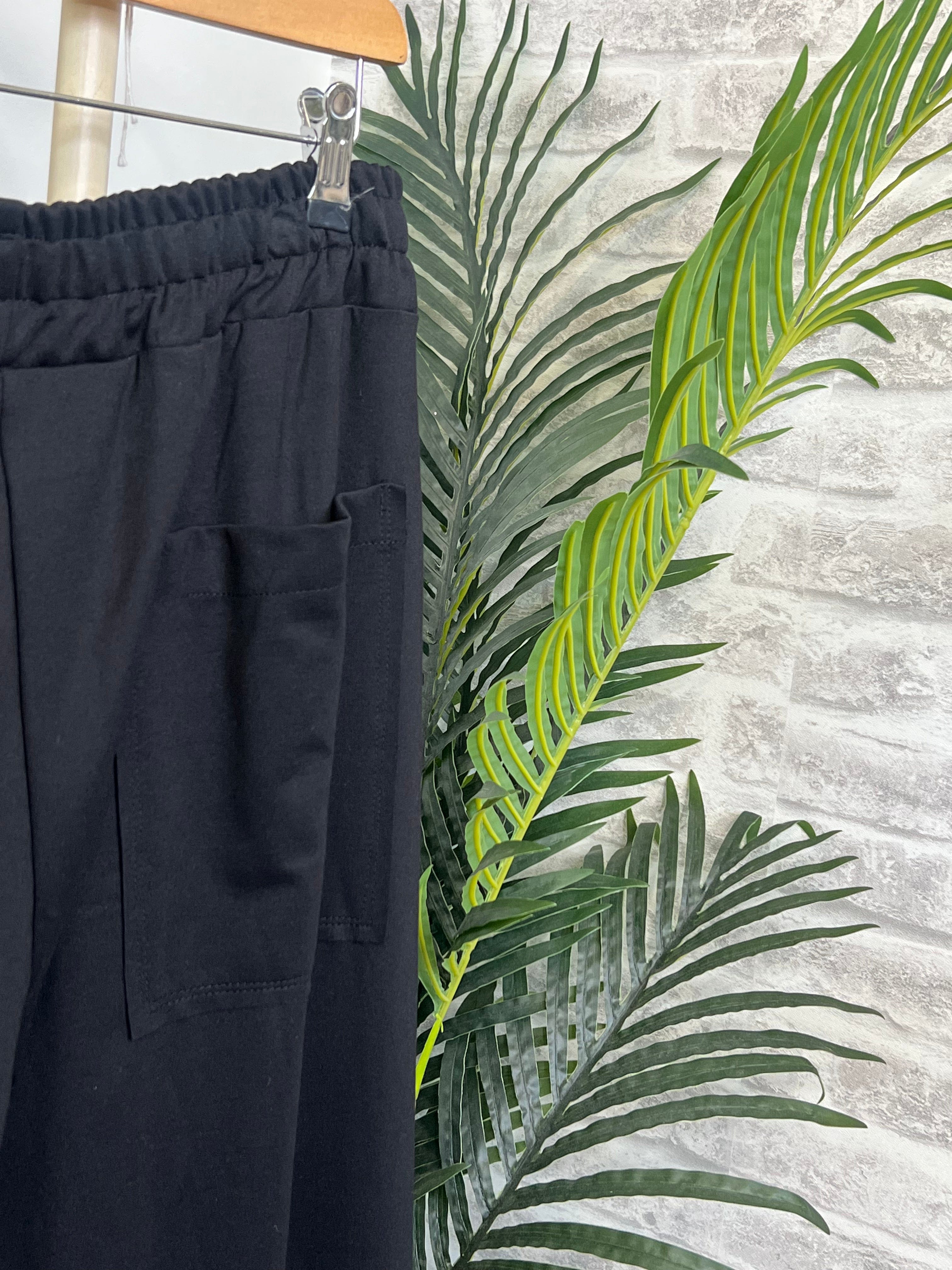 Ella Wide Leg Trousers In Black