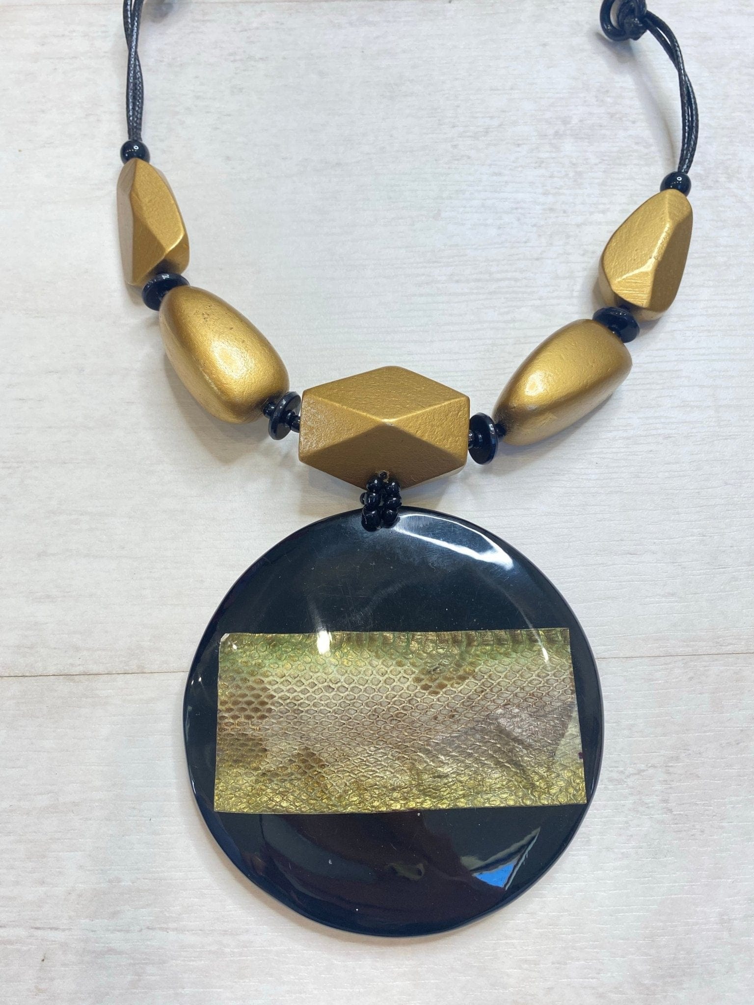 Nouvelle Black & Gold Circle Necklace - Crabtree Cottage
