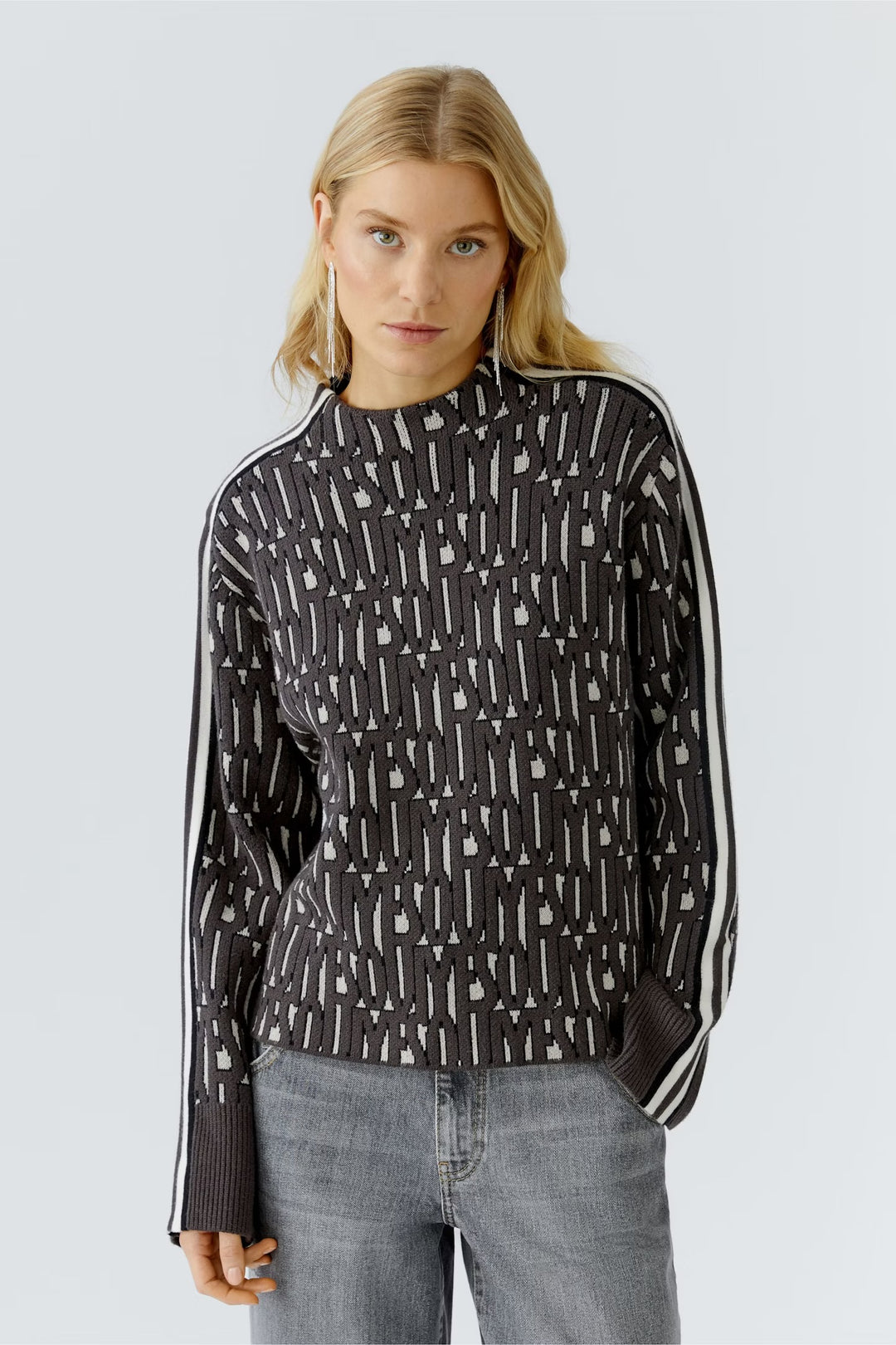 Oui Letter Print Pullover In Off white & black