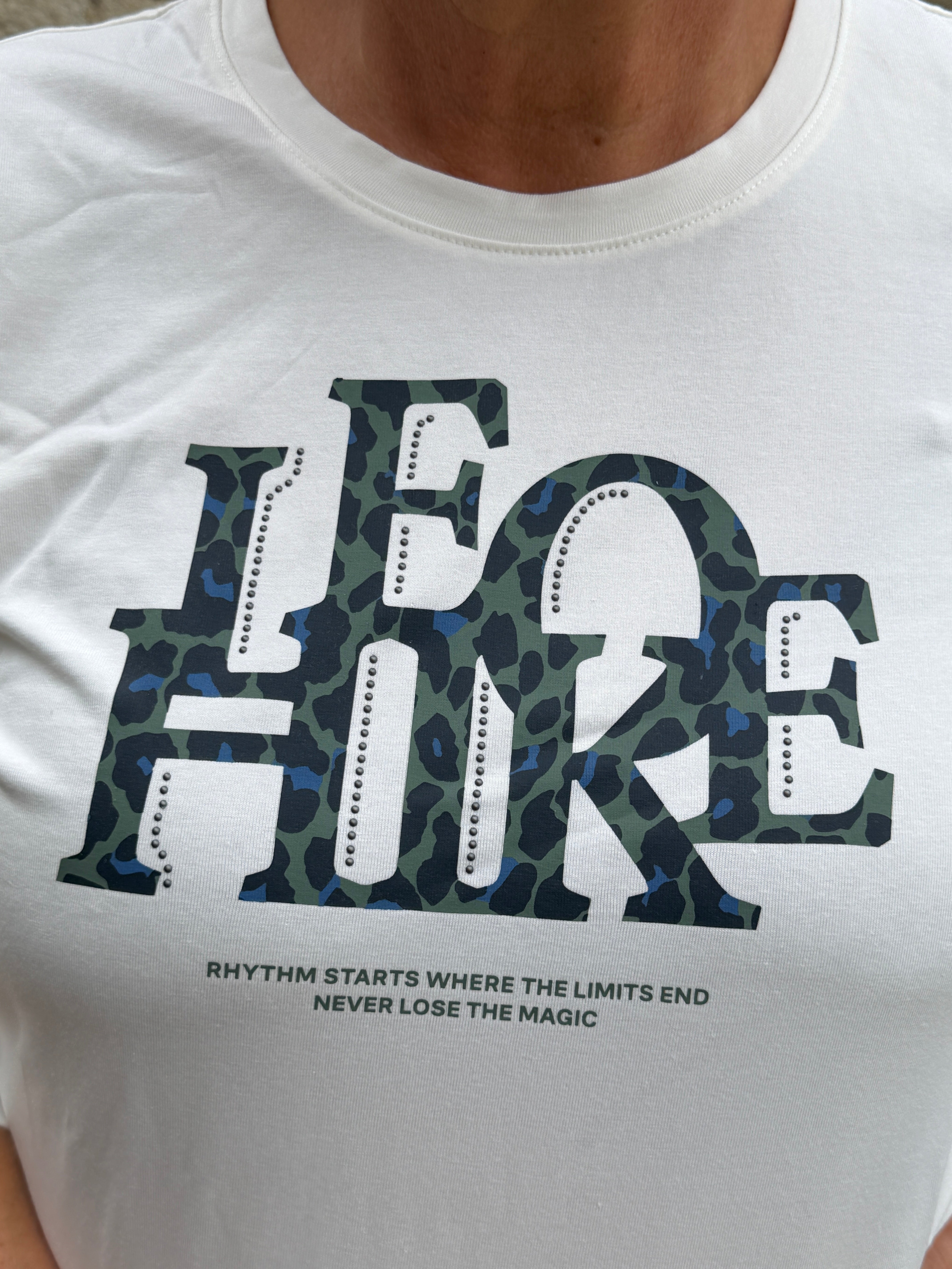 Cecil Leo wording top in vanilla white