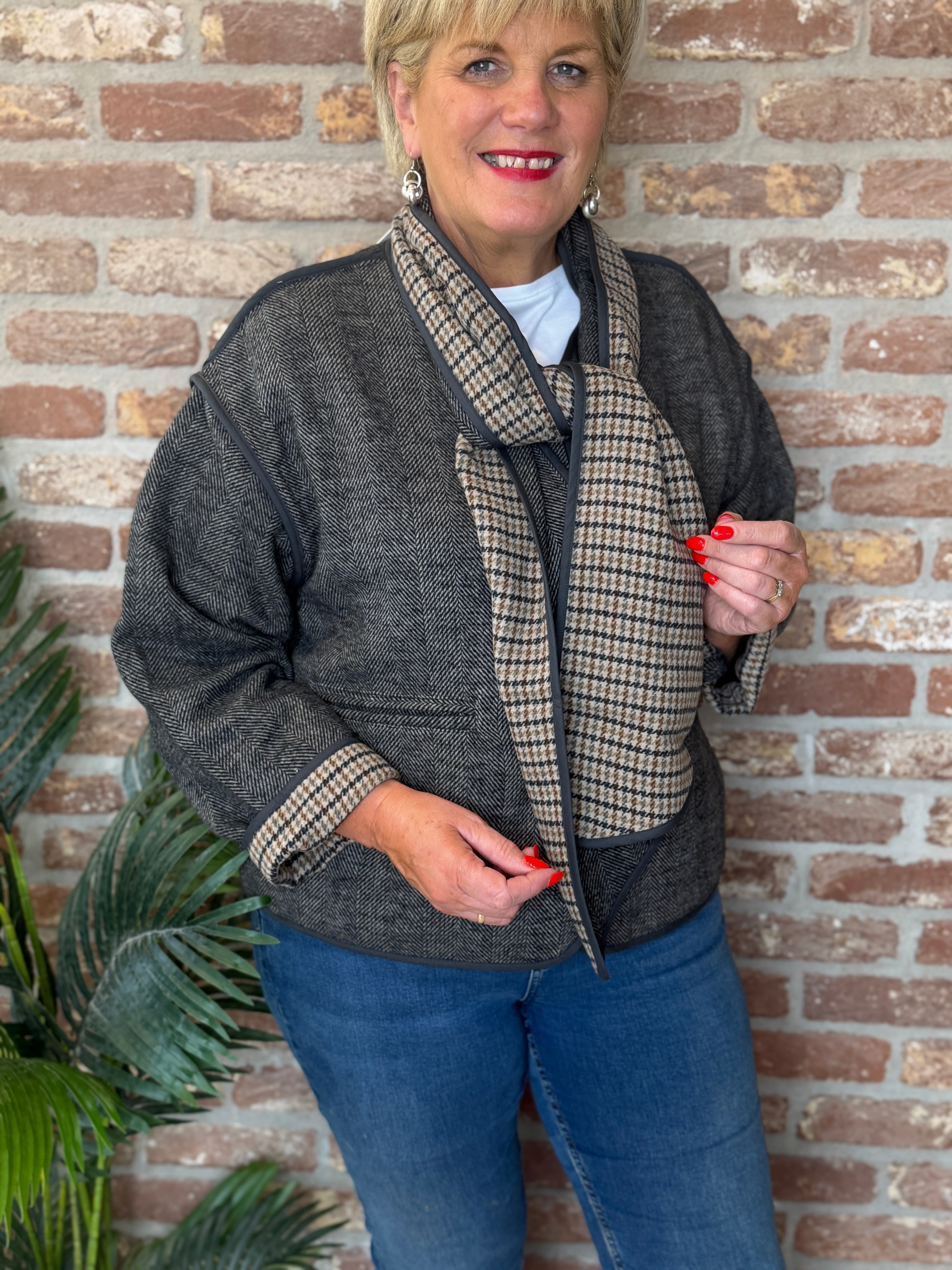 Printed jacket with scarf in black herringbone