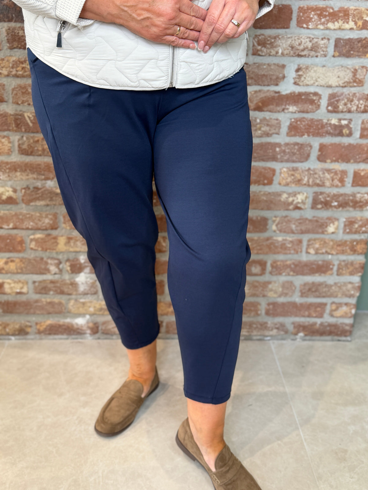 Barrel trousers In navy