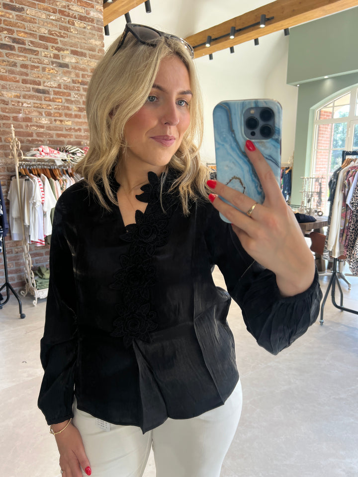 Culture Cufiola Blouse In Black