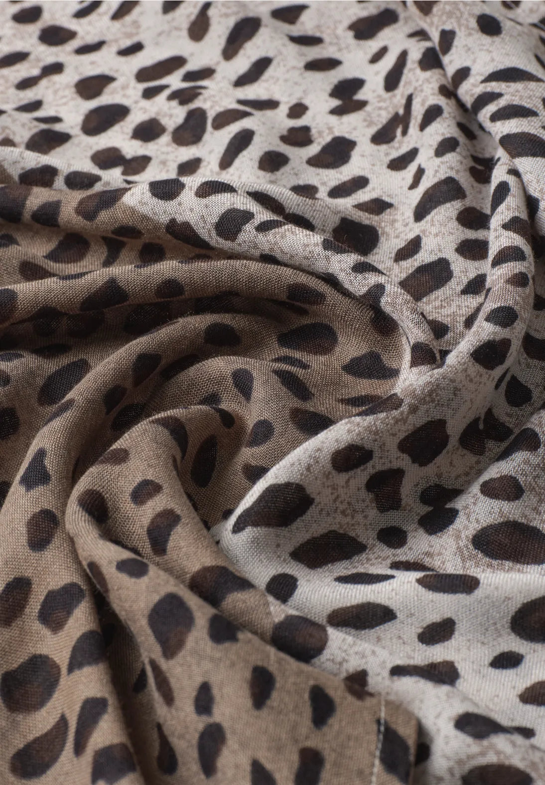 Printed loop snood in black multi