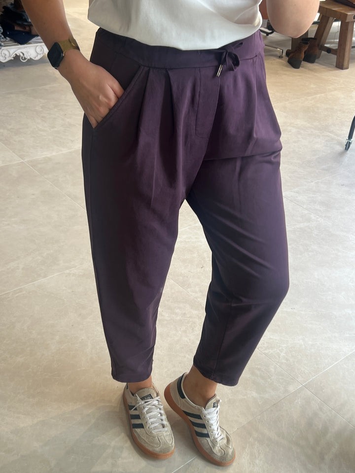 Deck By Decollage Barrel Joggers In Mulberry