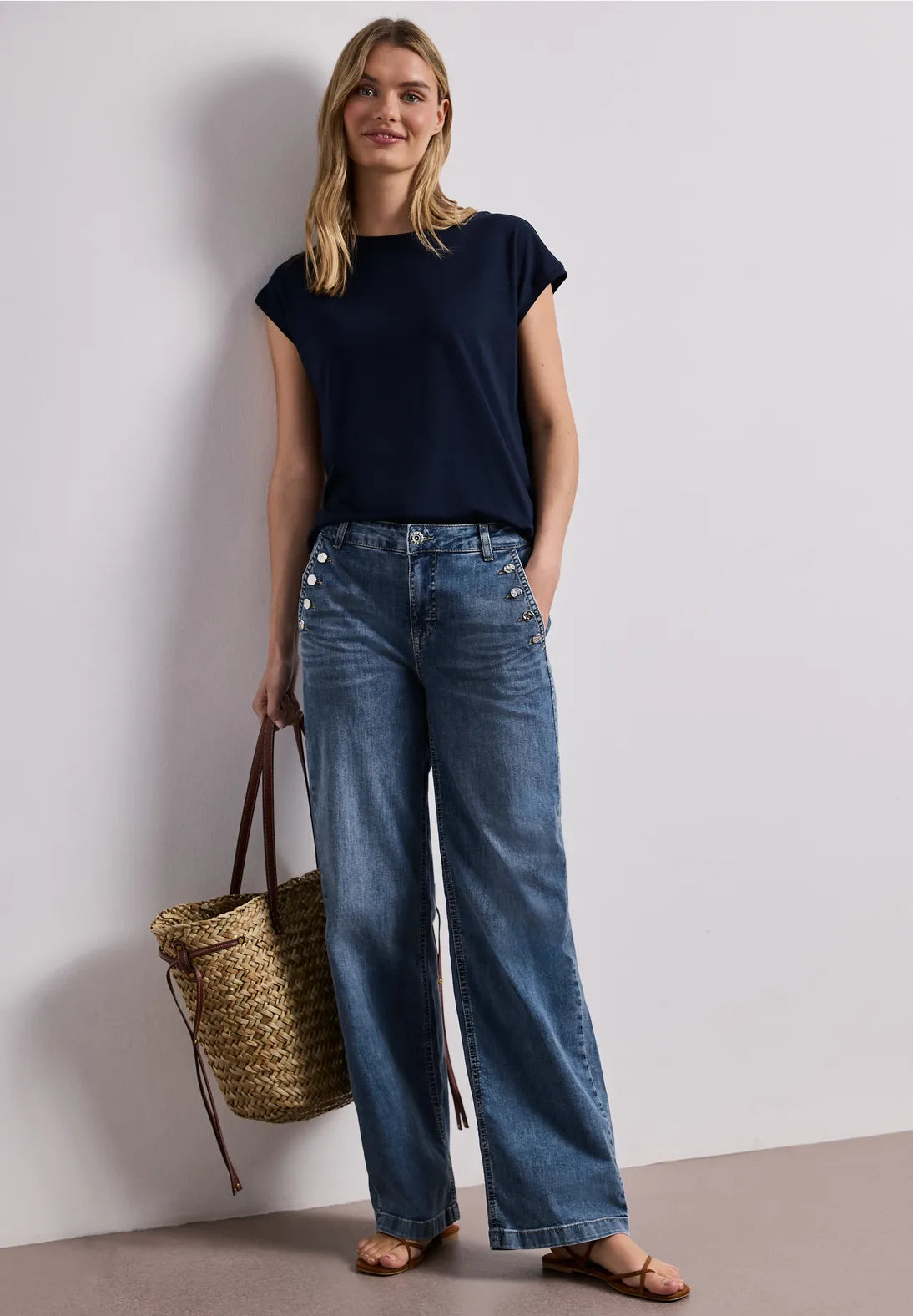 Wide leg jeans in medium blue wash