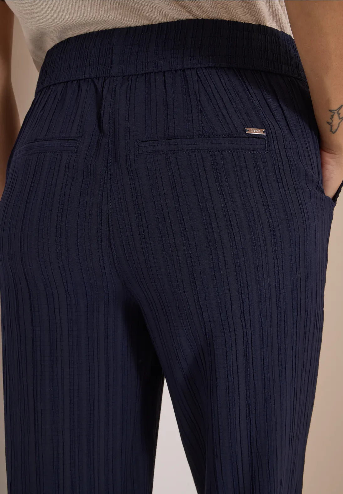 Neele Structured Trousers In Navy