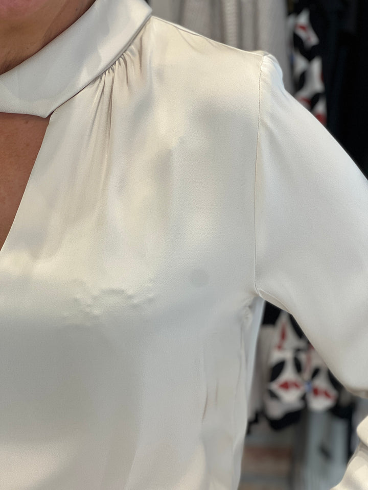 Peruzzi Twist Blouse In Vanilla