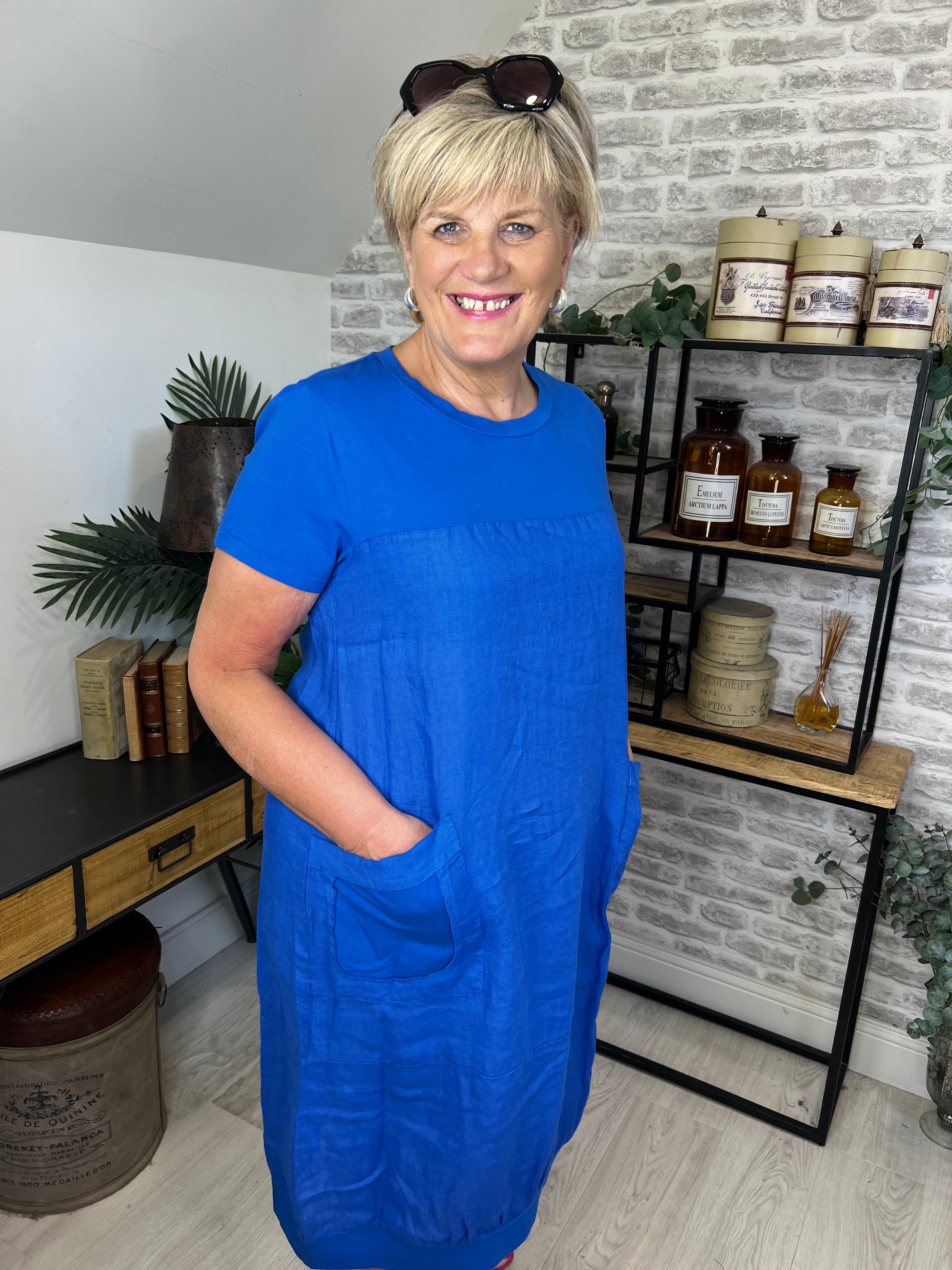 Peruzzi Raised Pocket Dress In Royal