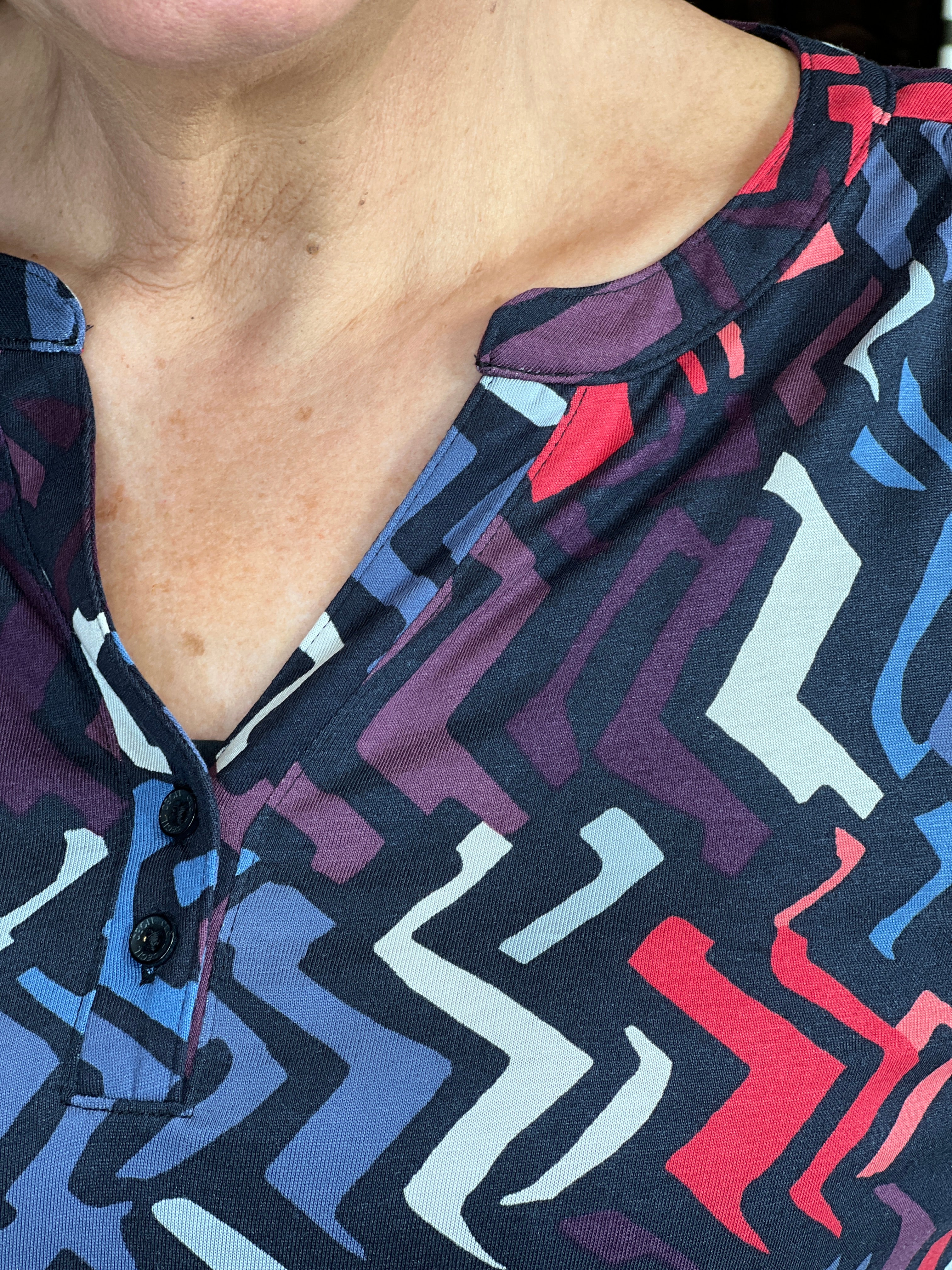 Cecil Geometric Top In Black Multi