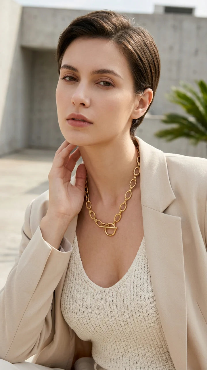 Envy short link t-bar necklace in gold
