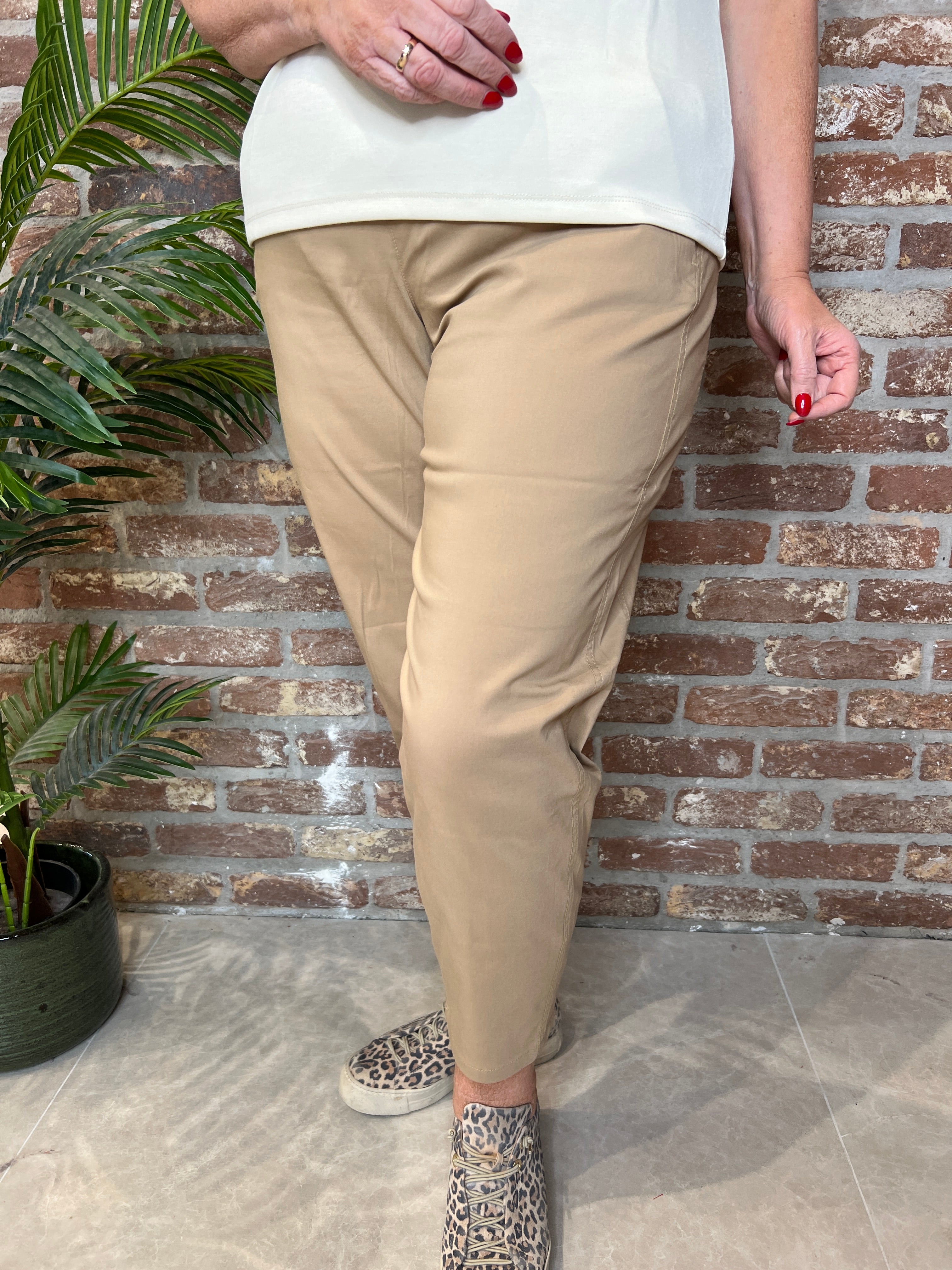 Stehmann Ornela Light Weight Trousers In Camel