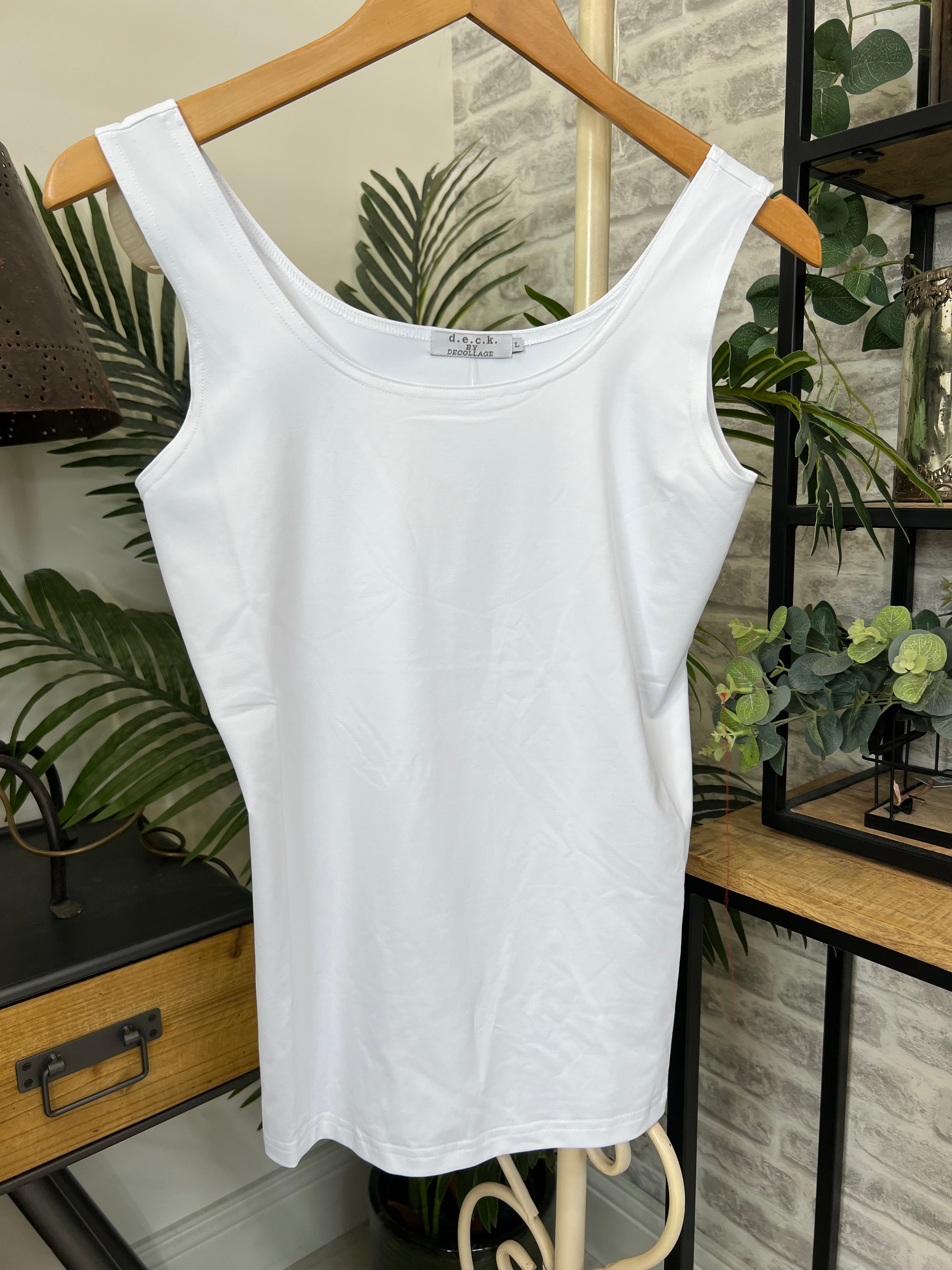Deck By Decollage Pia Vest Top In White