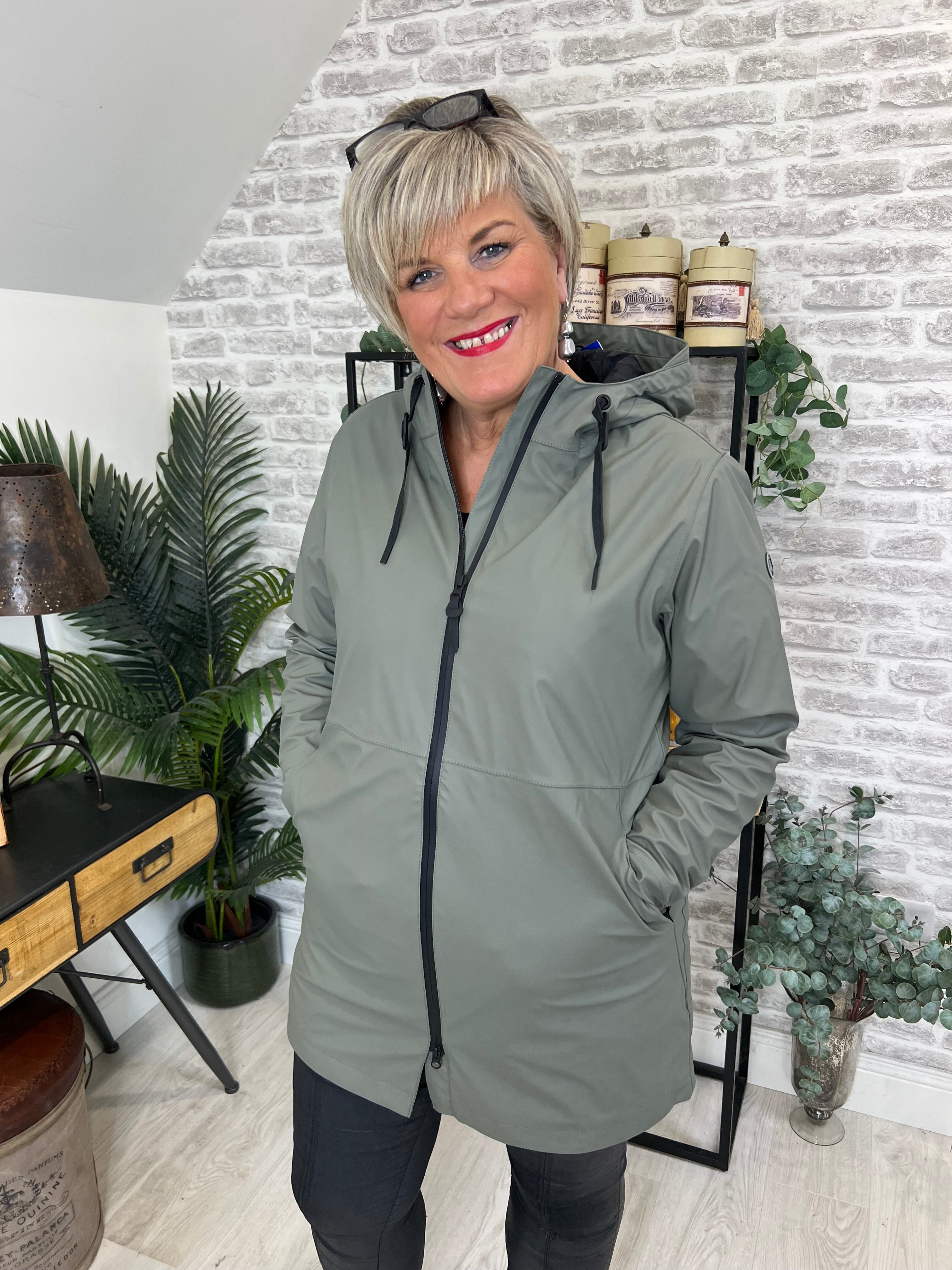 Tanta vand raincoat in mulled basil