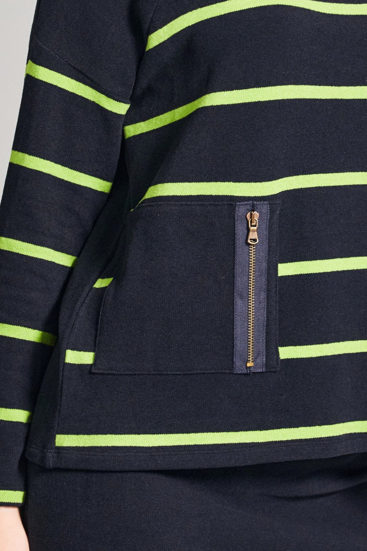 Peruzzi Solid Contrast Stipe Knit In Navy & Green