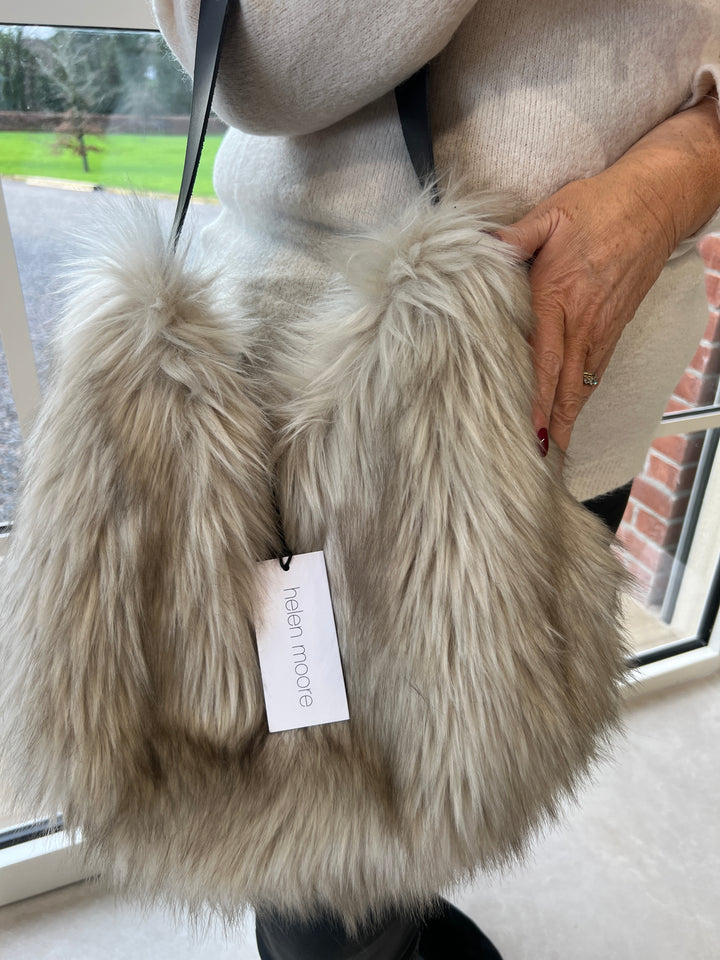 Helen Moore Slouch Bag In Oyster