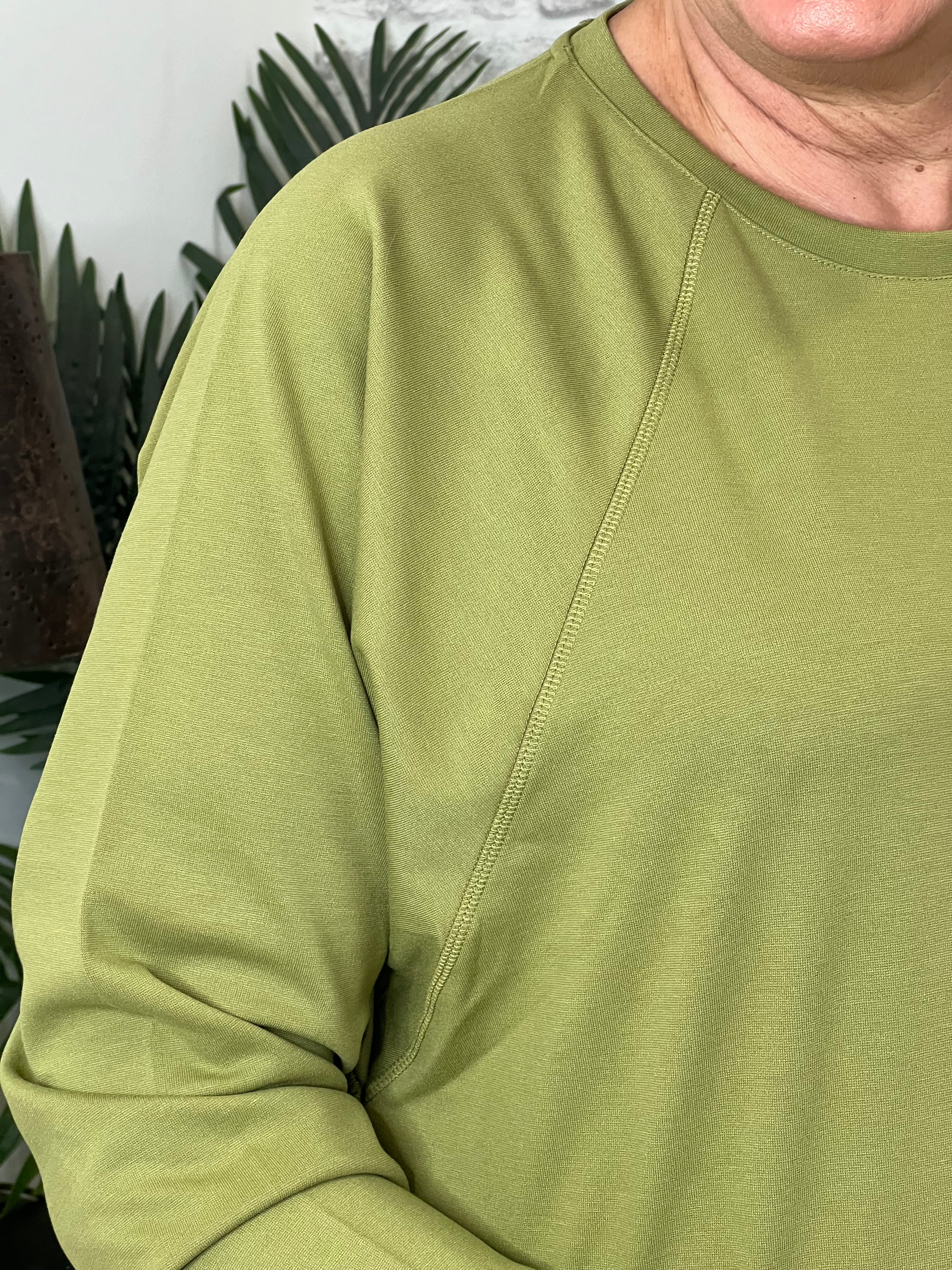 More & More Sweatshirt In Soft Moss Green