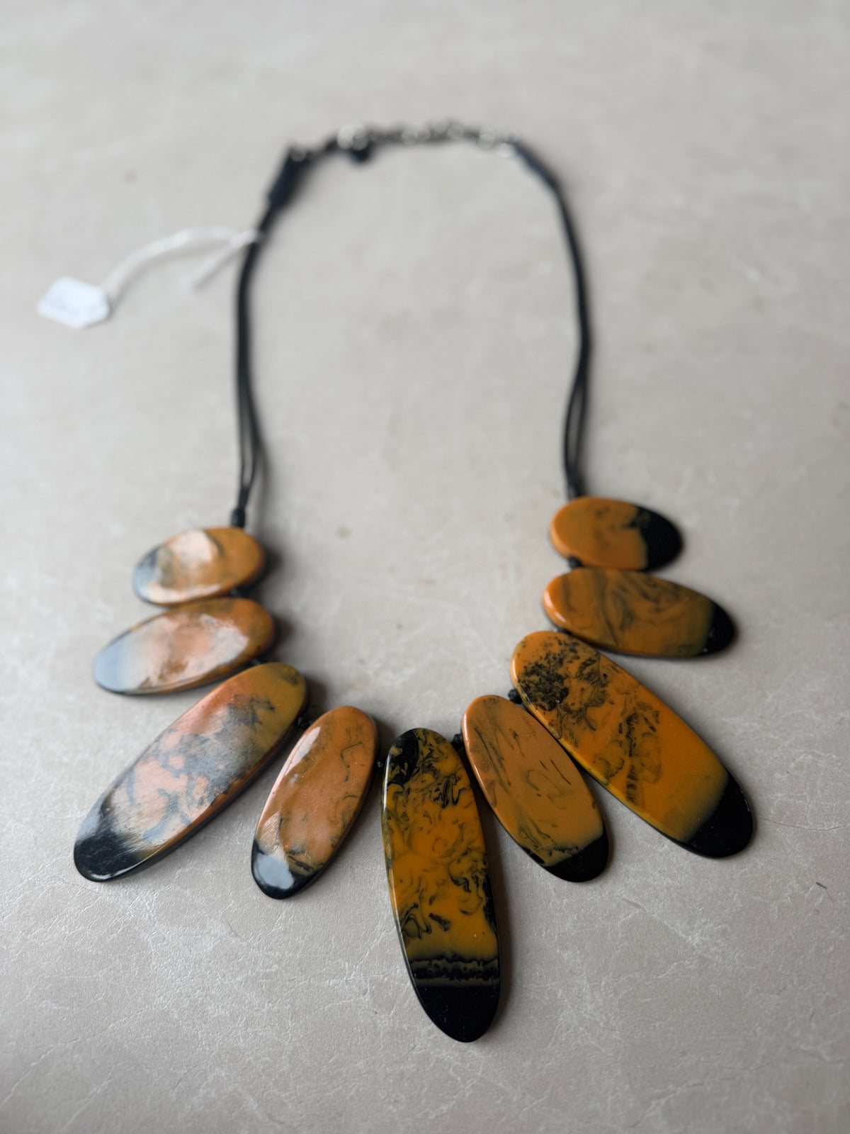 Different shape necklace in black & orange