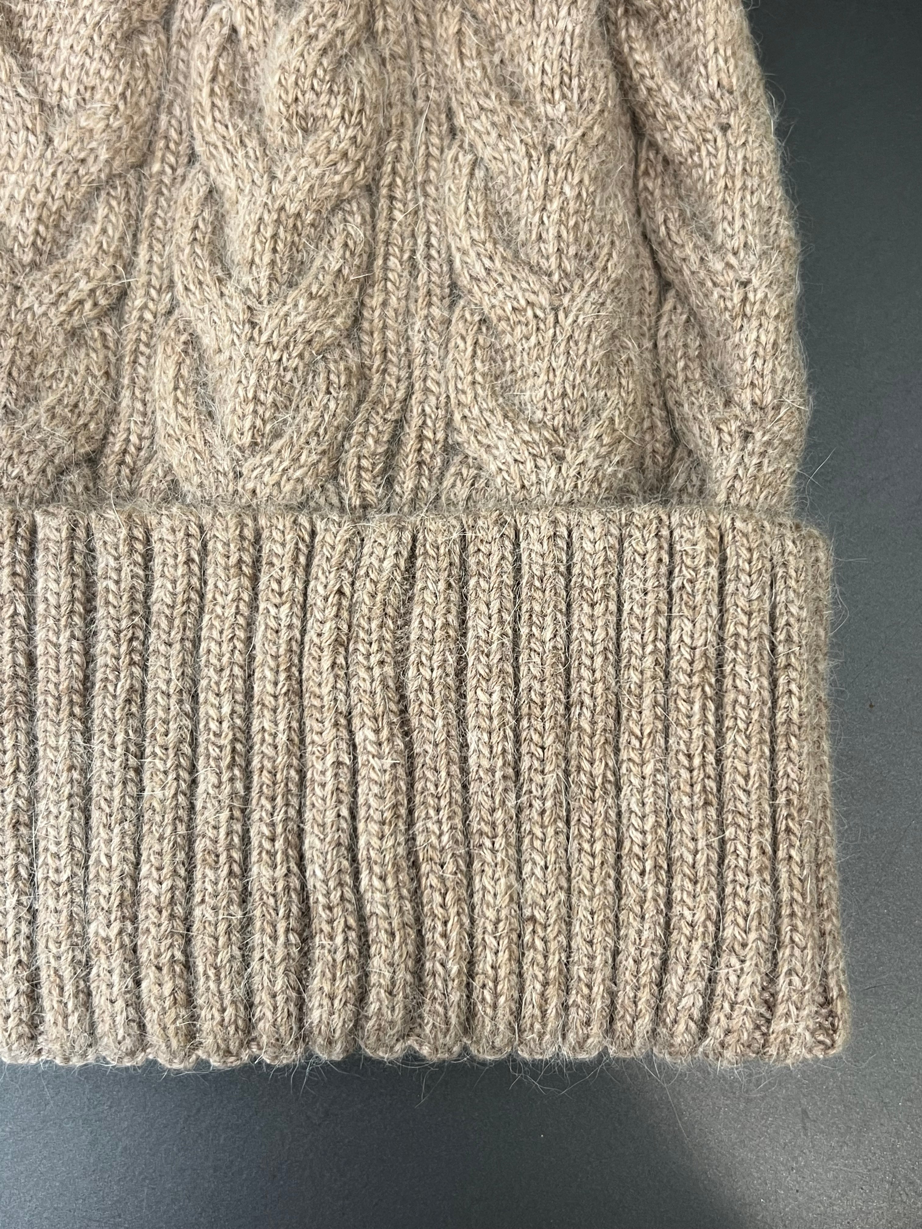 Olivia Cable Knitted beanie in Cappuccino