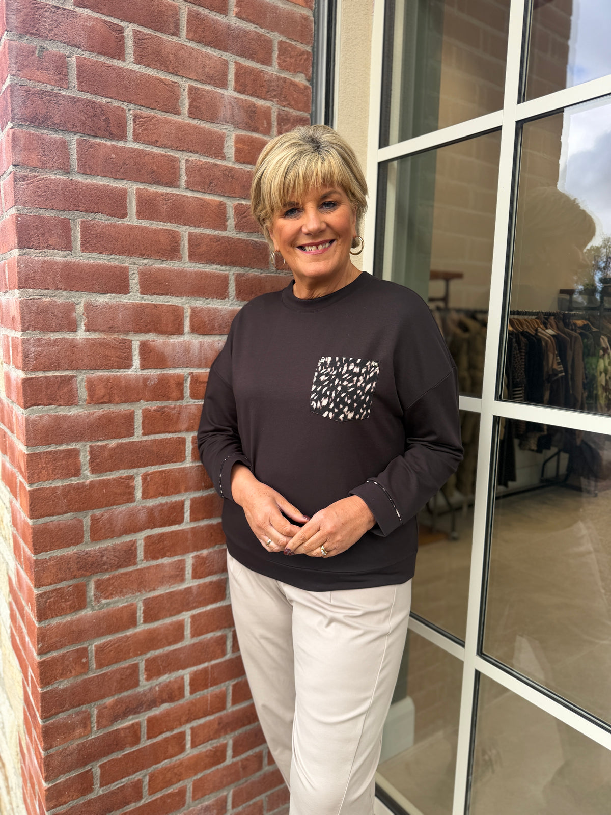 Sweatshirt with printed pocket in black coffee