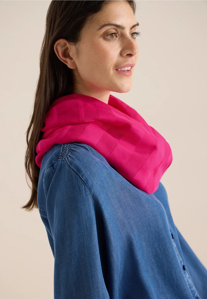 Cecil woven Loop Snood In beetroot pink