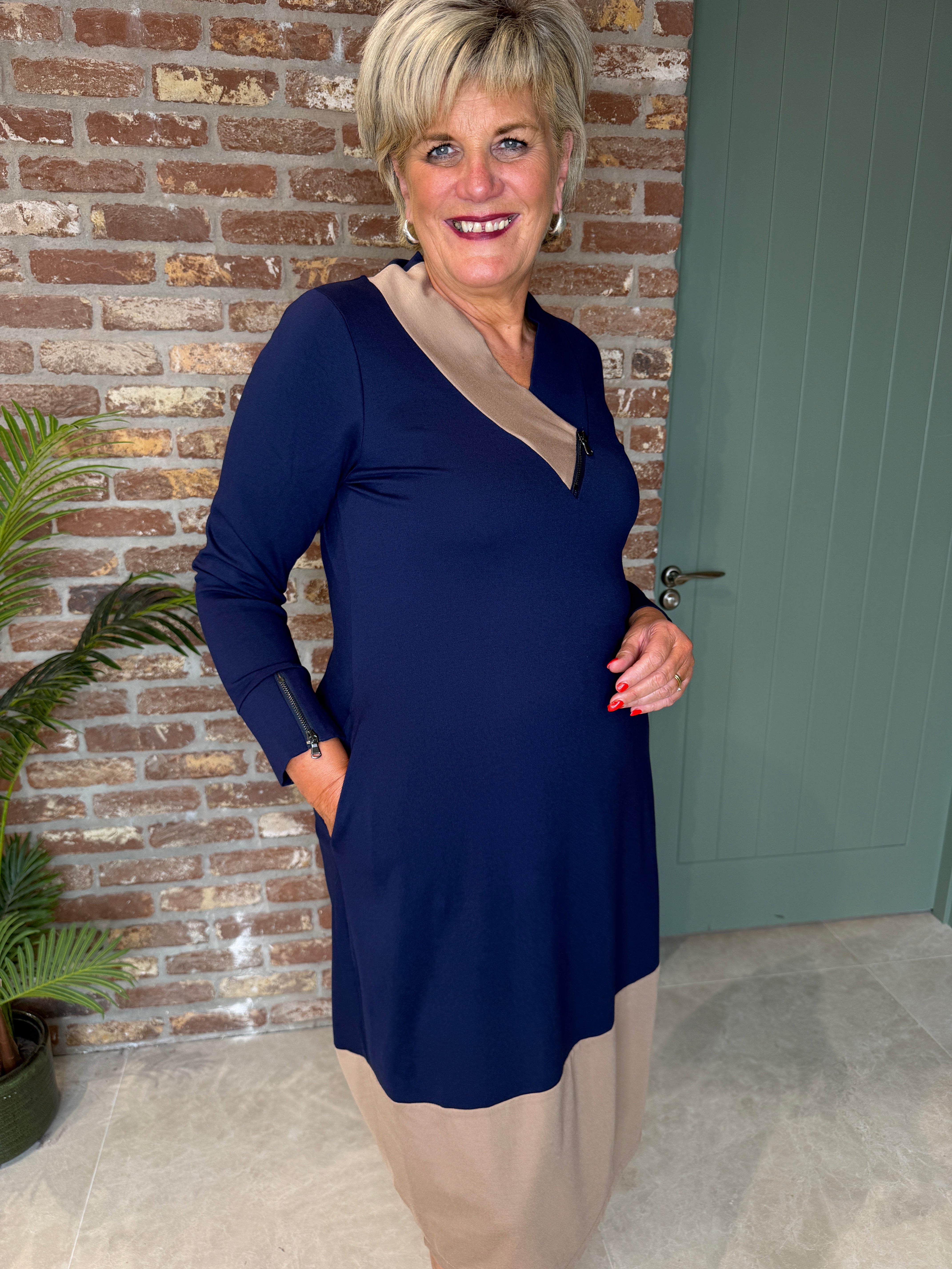Peruzzi v-neck zip dress in navy & stone
