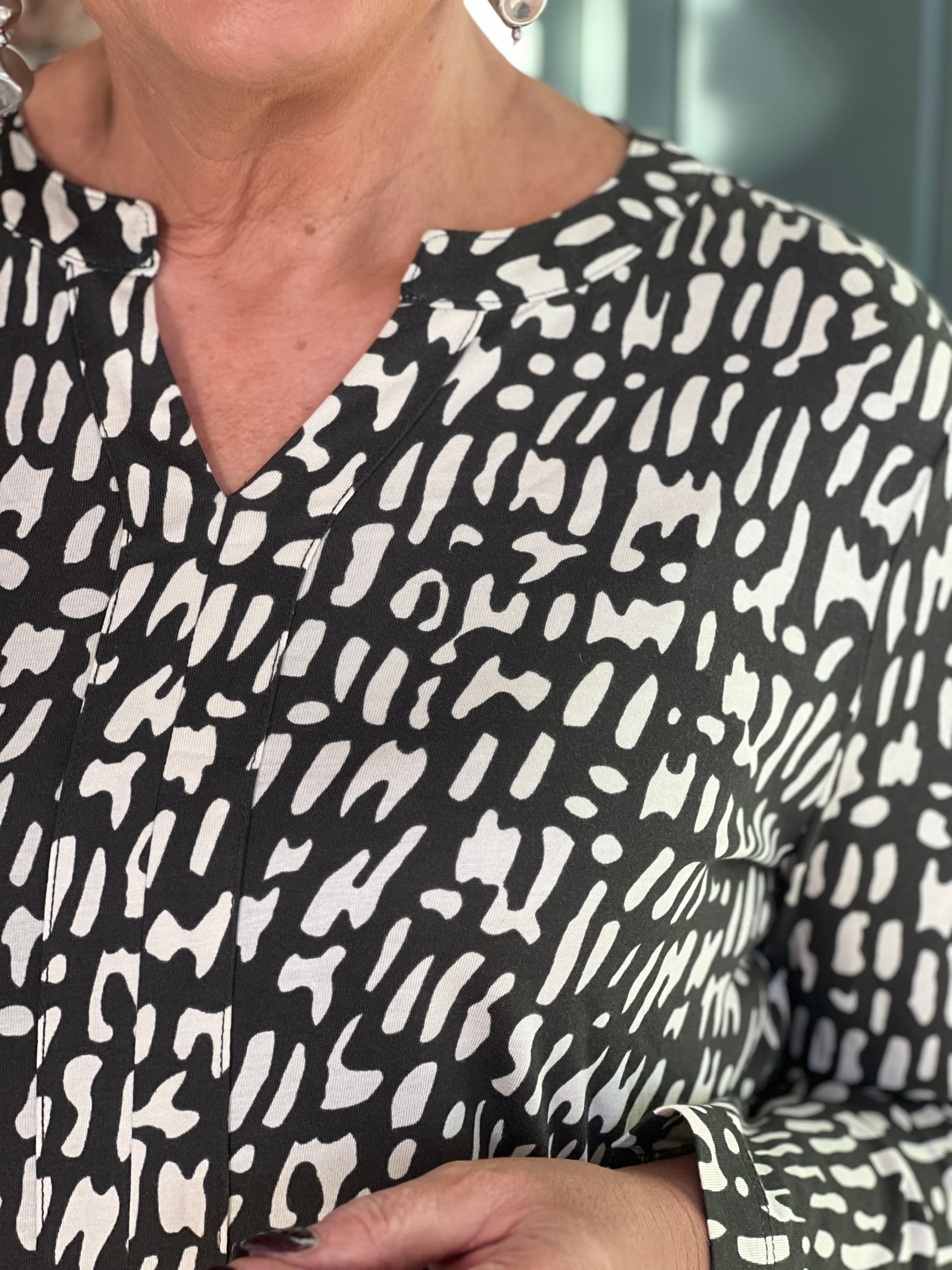 Cecil Minimal Patterned Top In Raw Khaki