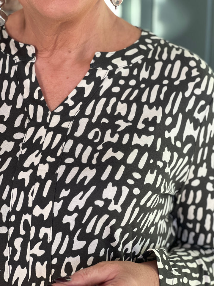 Cecil Minimal Patterned Top In Raw Khaki