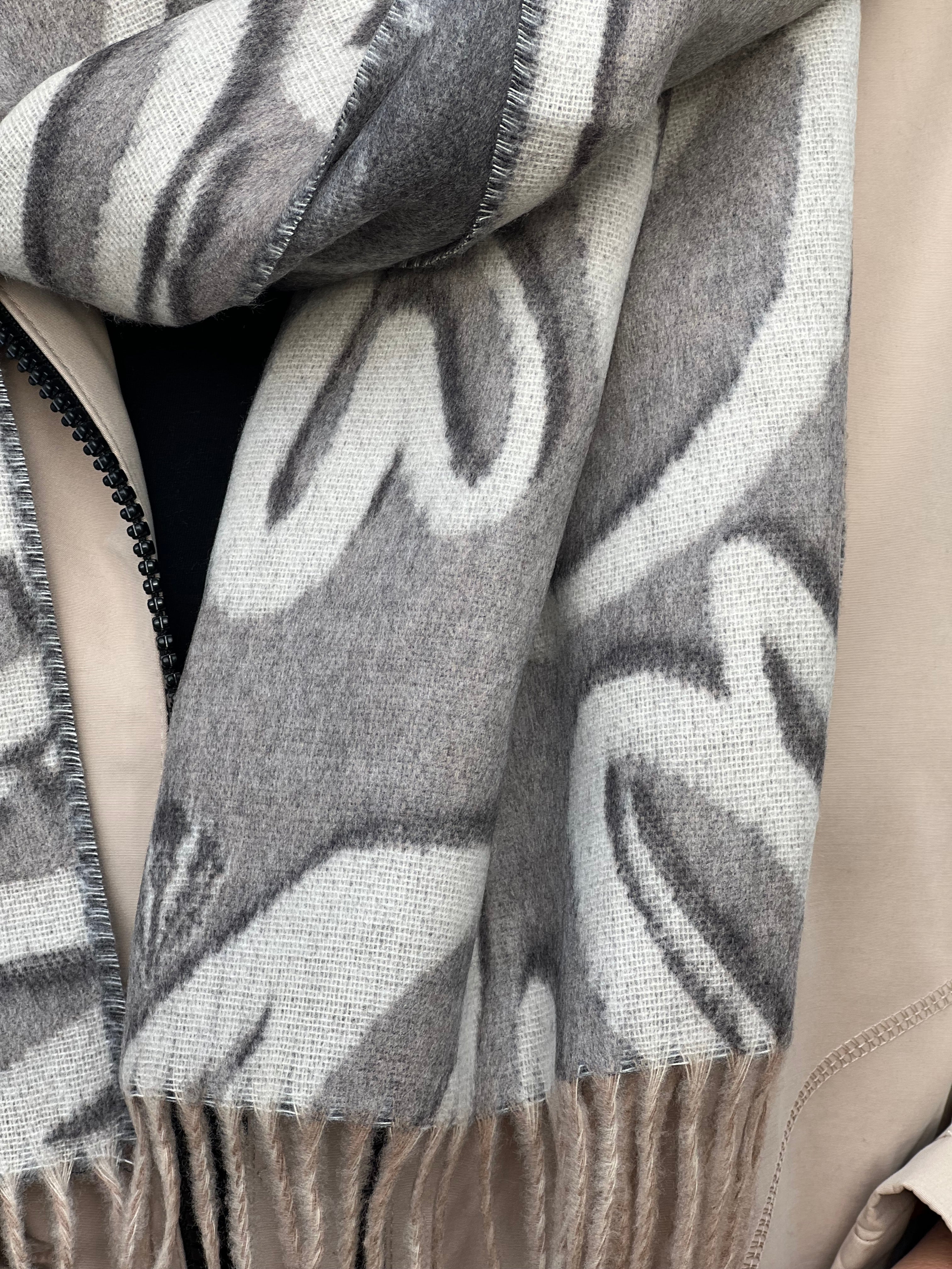 Cashmink love heart design Scarf In Grey