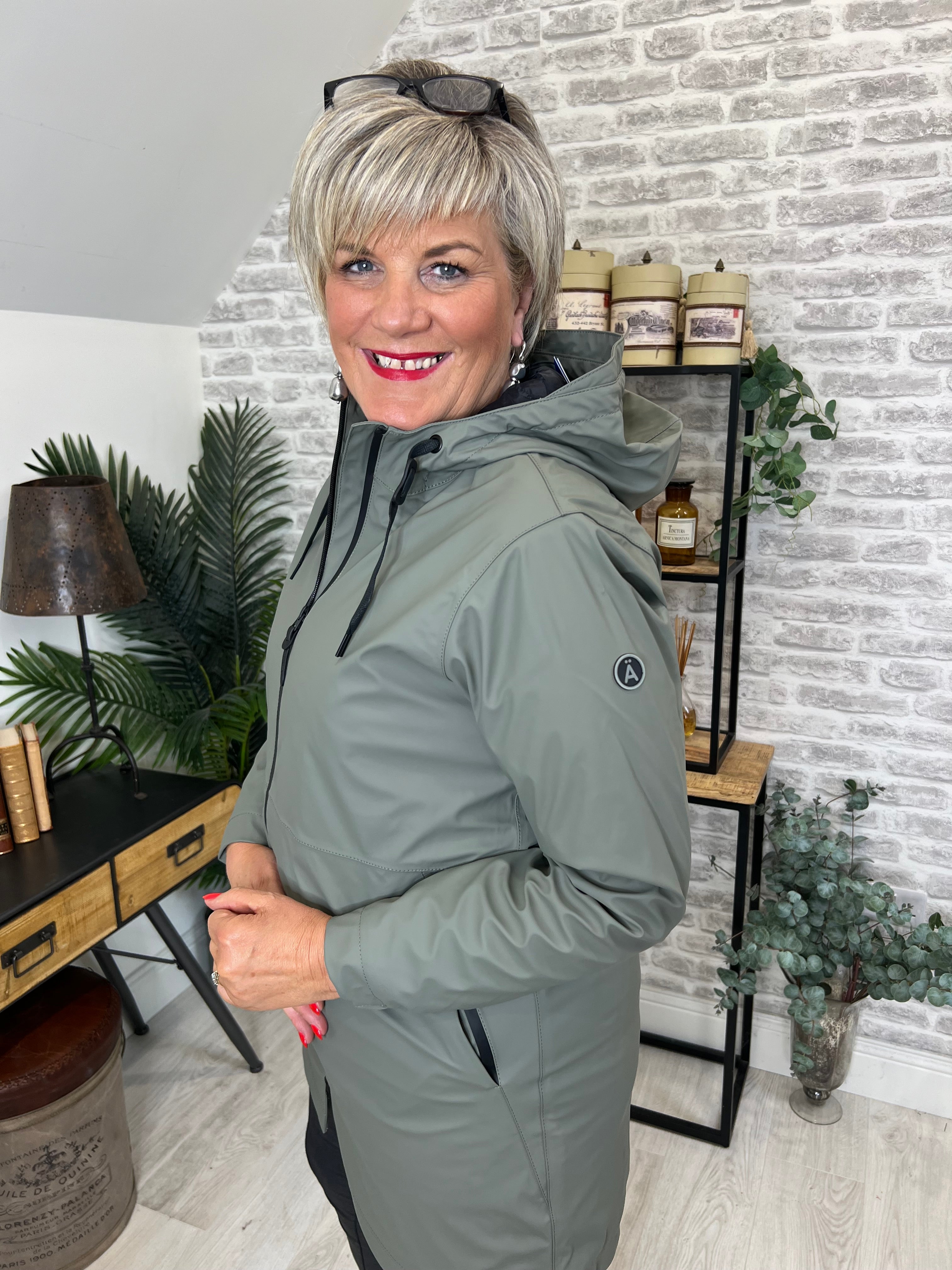 Tanta vand raincoat in mulled basil